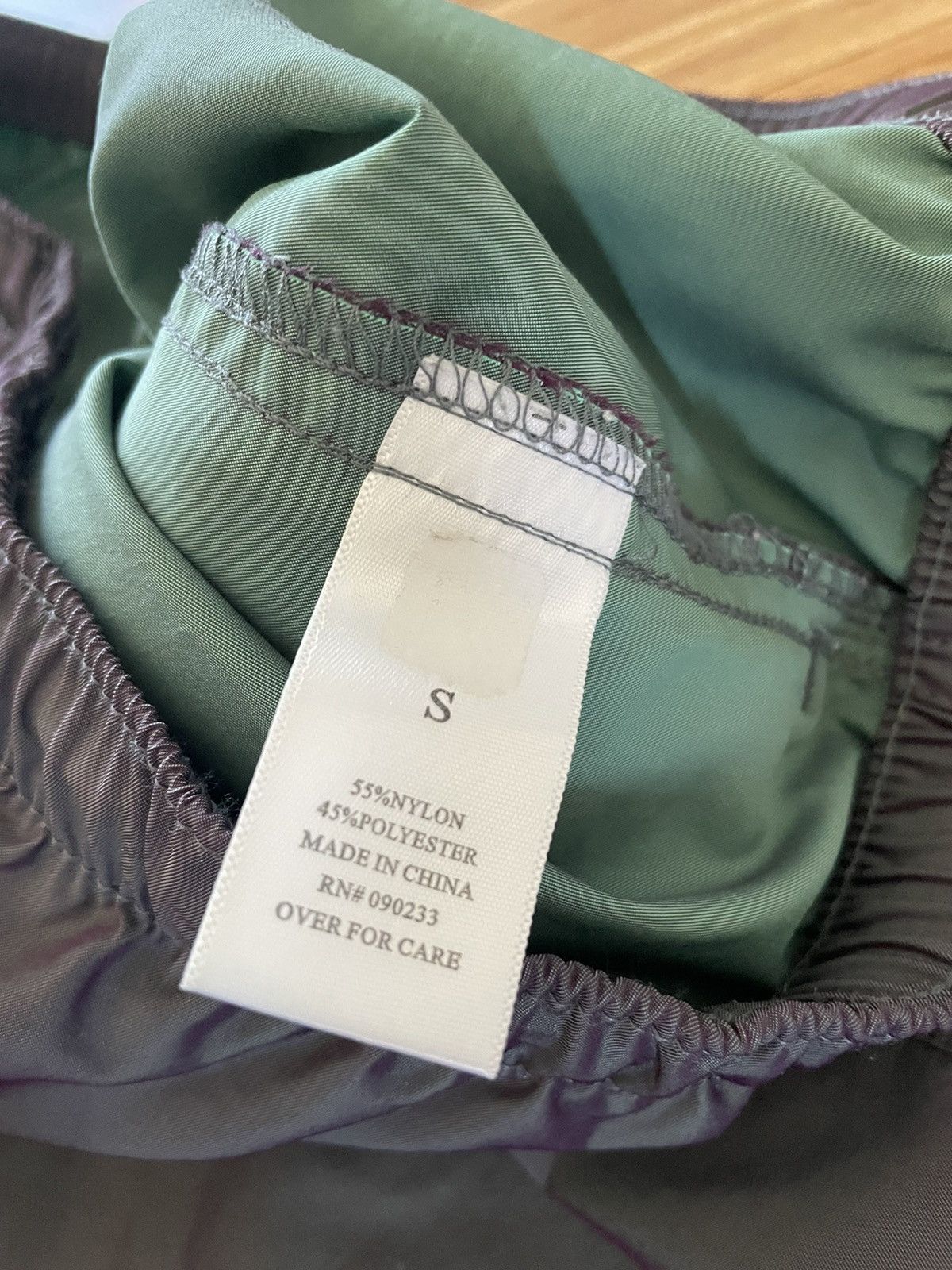 Fear of God Fear of God Essentials iridescent volley shorts Small Size US 30 / EU 46 - 3 Thumbnail