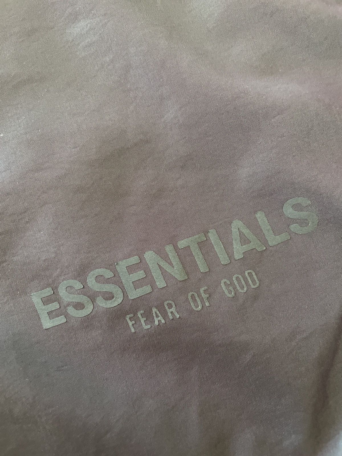 Fear of God Fear of God Essentials iridescent volley shorts Small Size US 30 / EU 46 - 5 Thumbnail