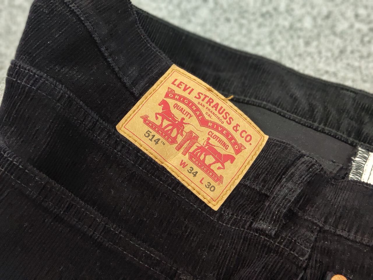 Levi's Vintage Levi’s 514 Black Corduroy Pants Trousers Velvet USA Size US 34 / EU 50 - 18 Thumbnail
