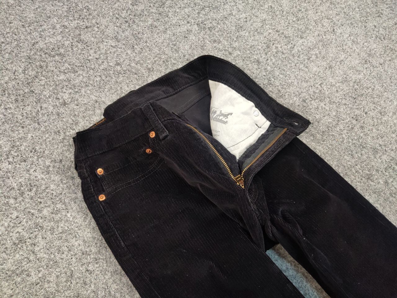 Levi's Vintage Levi’s 514 Black Corduroy Pants Trousers Velvet USA Size US 34 / EU 50 - 12 Thumbnail
