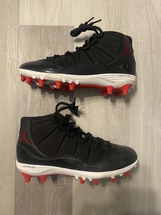 Jordan bred hot sale 11 cleats