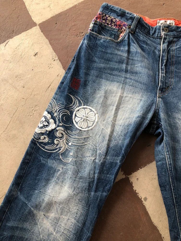 Karakuri Tamashii RARE🔥VINTAGE KARAKURI TAMASHII KOI FISH EMBROIDERIES DENIM Size US 34 / EU 50 - 4 Thumbnail