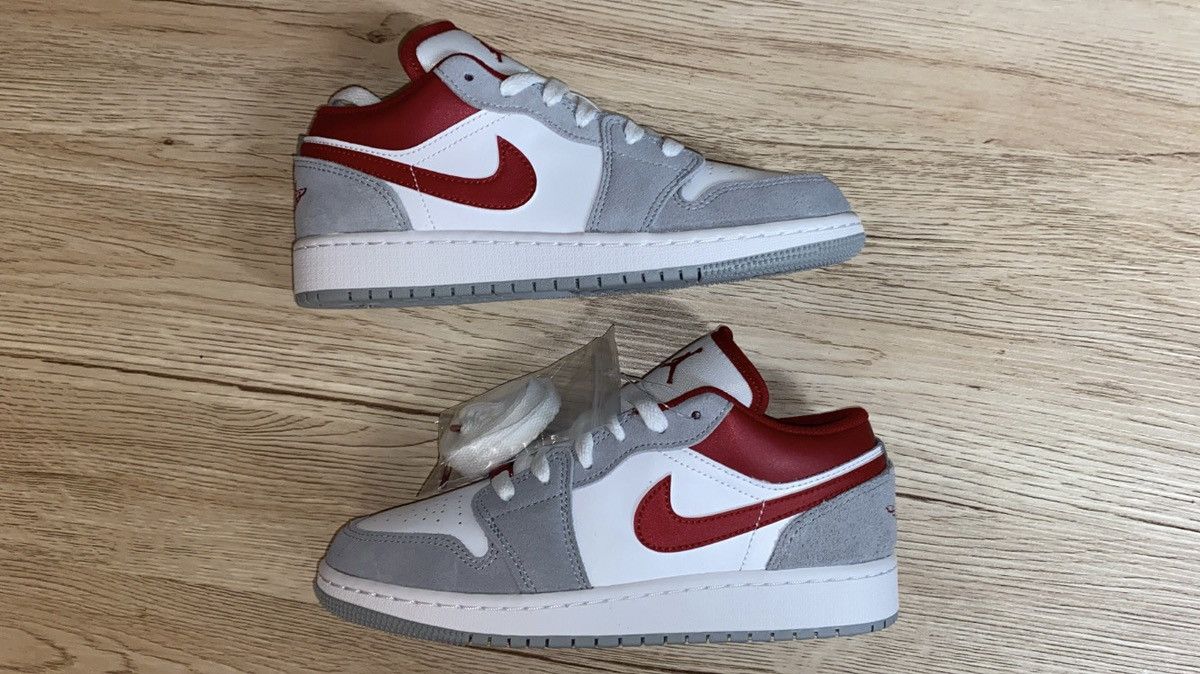 Air Jordan Retro Low 'Smoke Grey Gym Red' DS Size 4Y $200