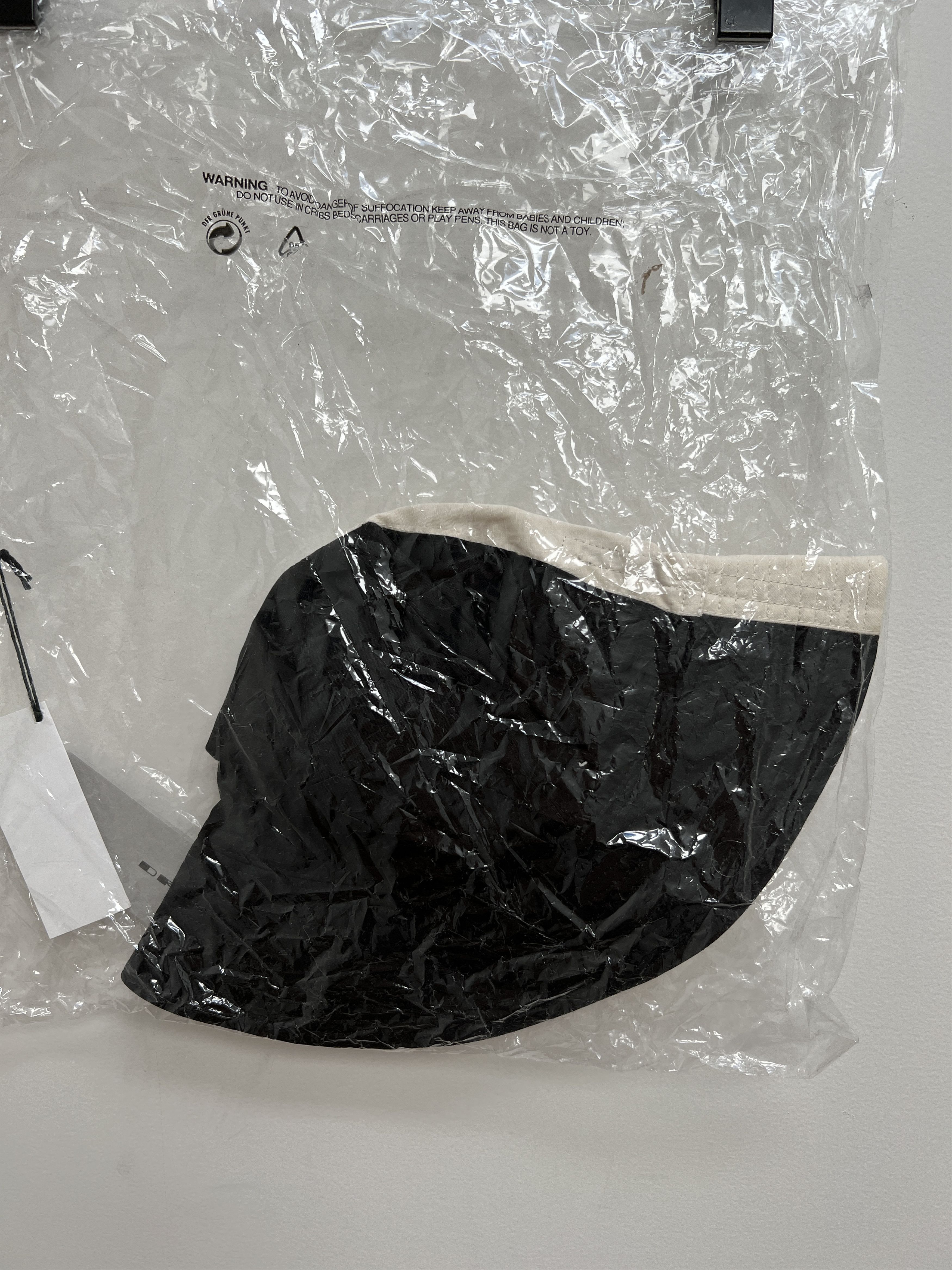 Rick Owens Drkshdw gilligan 2 tone bucket hat black milk Size ONE SIZE - 5 Thumbnail