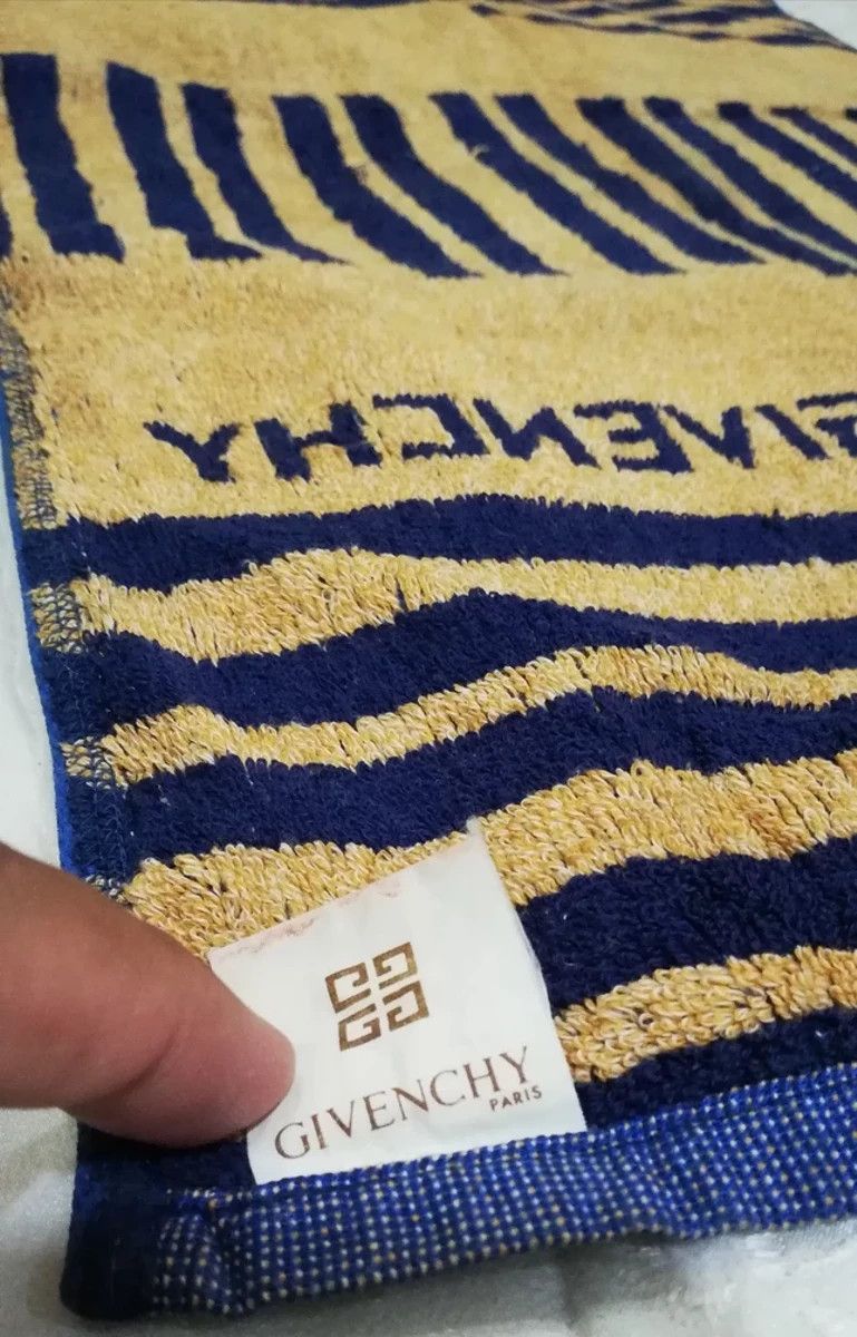 Givenchy Givenchy Gym Towel Size ONE SIZE - 2 Thumbnail