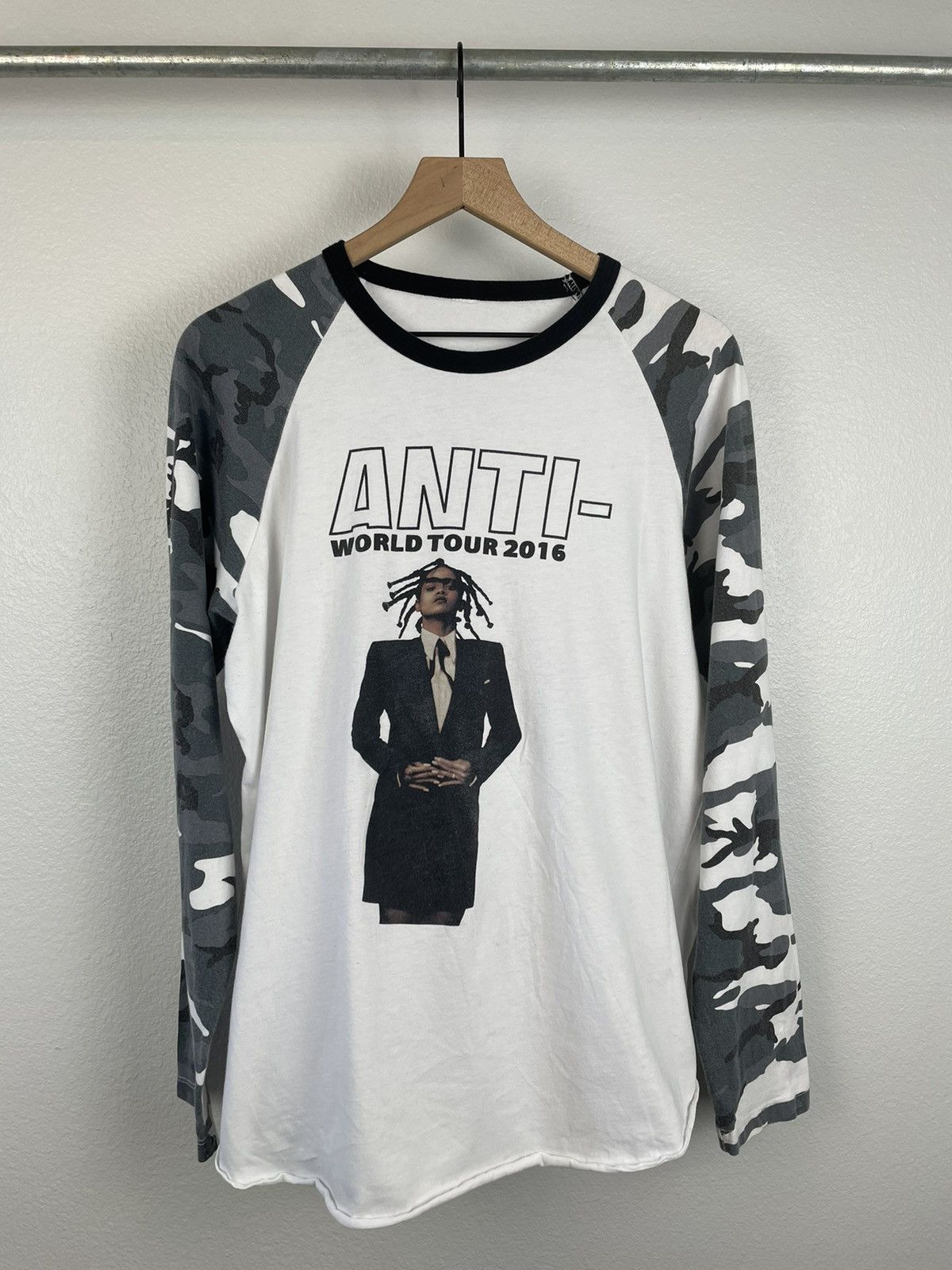 RIHANNA★ANTI-TOUR LONGSLEEVE T Lil Uzi Vert × Rap Tees × Rihanna Rihanna Anti Tour 2016 Camo Long