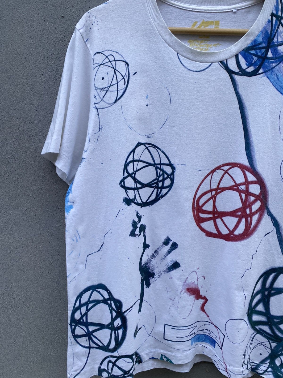 Designer × Futura × Japanese Brand SS2017 uniqlo x futura laboratories atoms graffiti tee Size US L / EU 52-54 / 3 - 6 Thumbnail