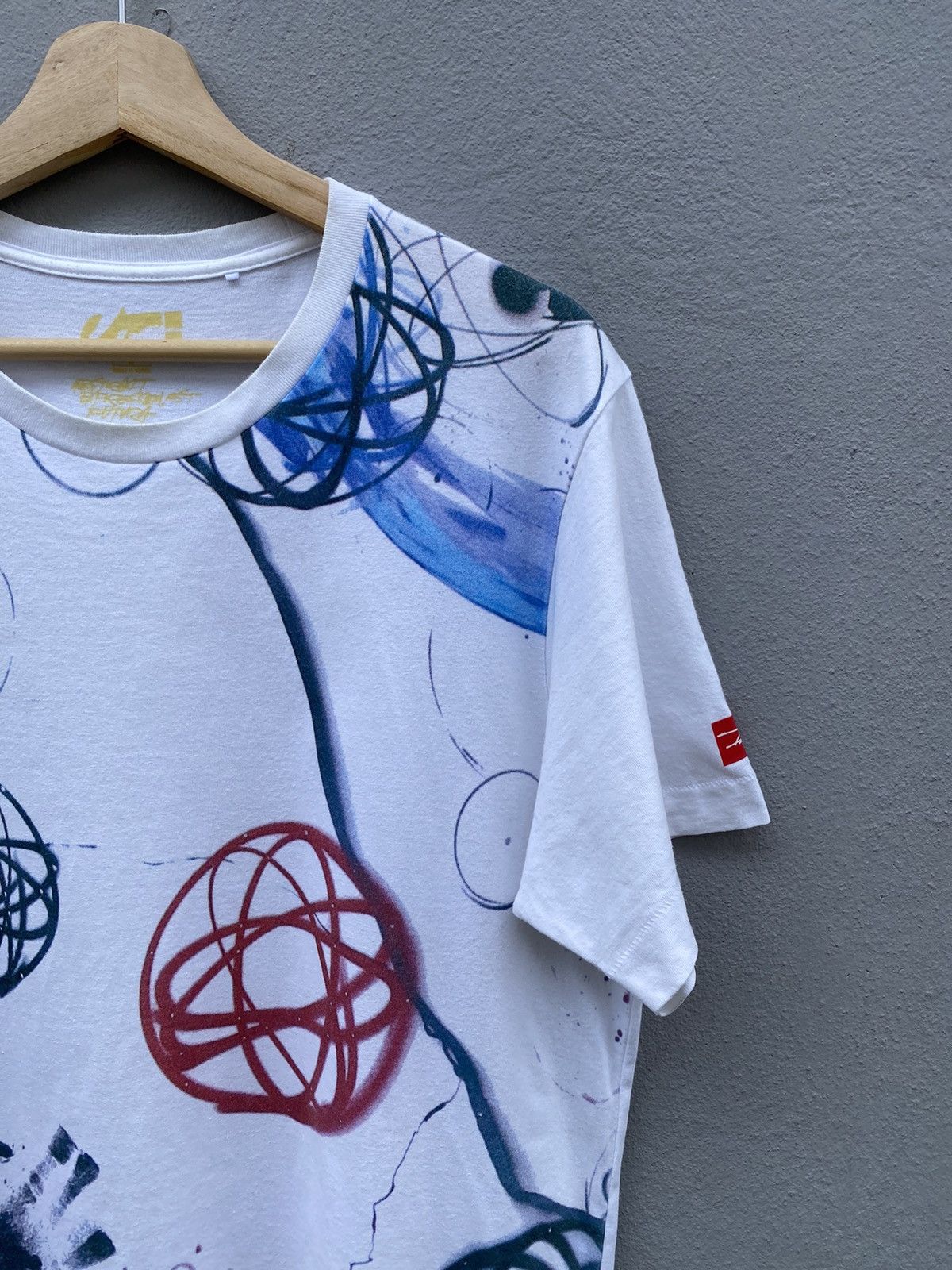 Designer × Futura × Japanese Brand SS2017 uniqlo x futura laboratories atoms graffiti tee Size US L / EU 52-54 / 3 - 3 Thumbnail