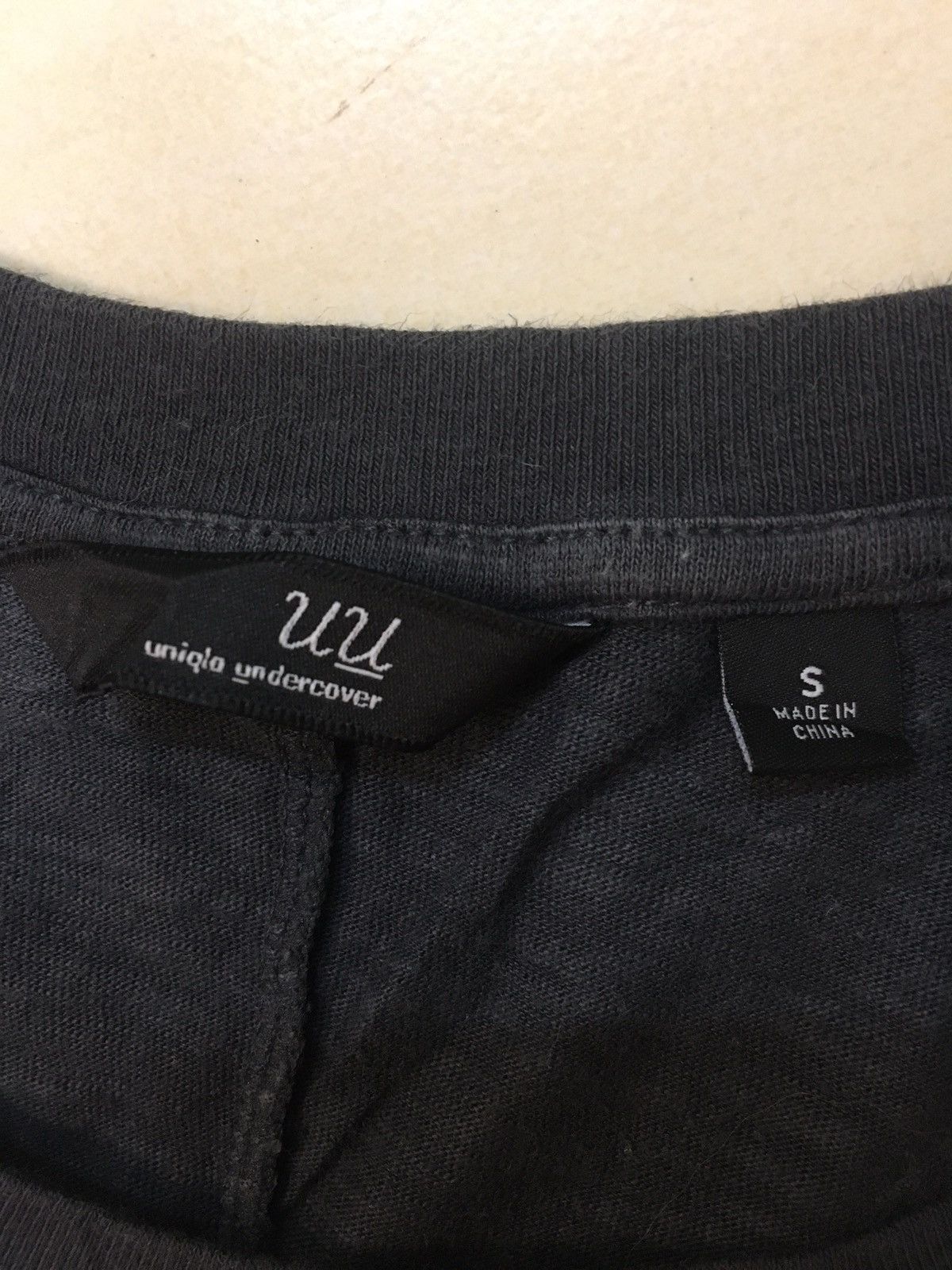 Undercover UNDERCOVER x UNIQLO - BIG SPELL OUT SIGNATURE LOGO TEE Size US S / EU 44-46 / 1 - 9 Thumbnail
