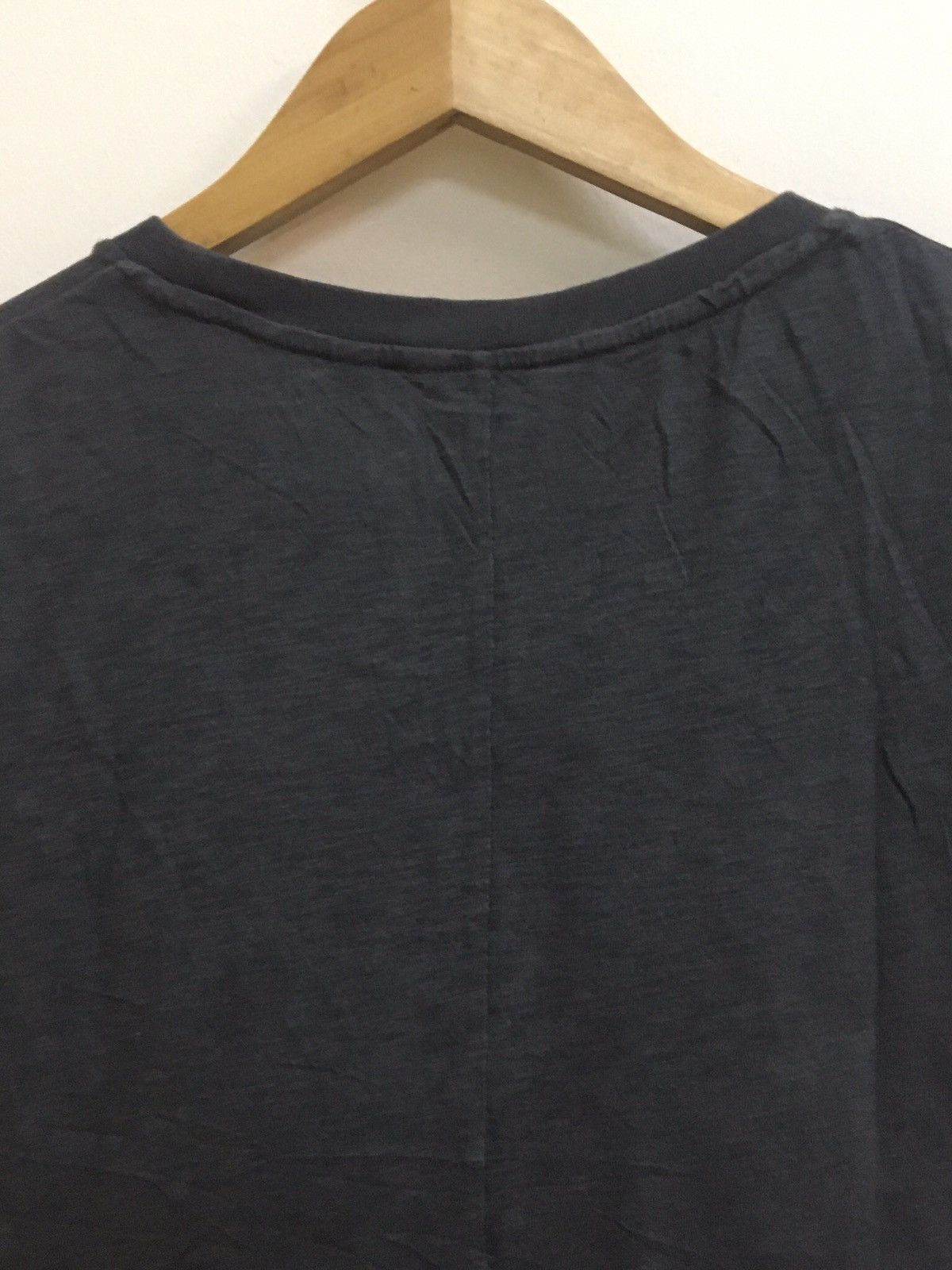 Undercover UNDERCOVER x UNIQLO - BIG SPELL OUT SIGNATURE LOGO TEE Size US S / EU 44-46 / 1 - 6 Thumbnail