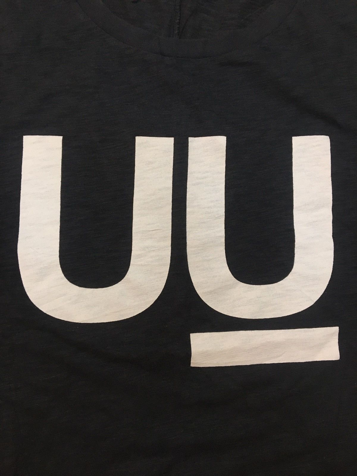 Undercover UNDERCOVER x UNIQLO - BIG SPELL OUT SIGNATURE LOGO TEE Size US S / EU 44-46 / 1 - 8 Thumbnail