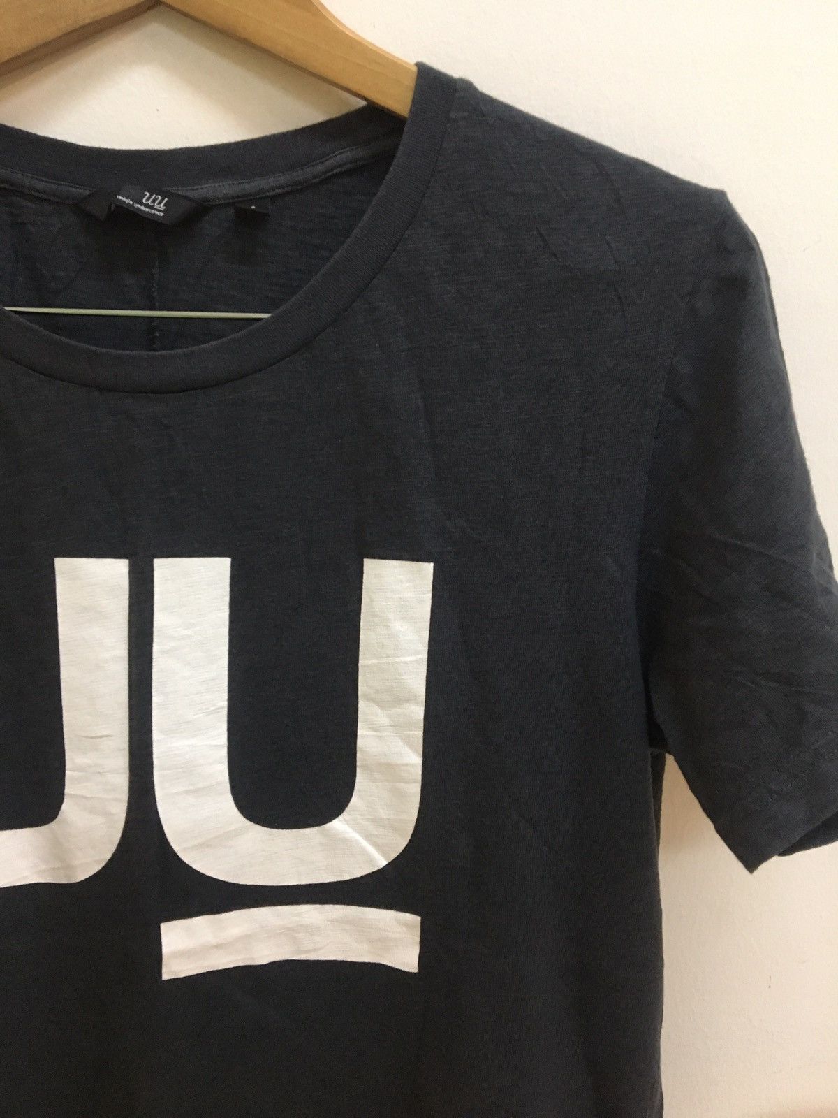 Undercover UNDERCOVER x UNIQLO - BIG SPELL OUT SIGNATURE LOGO TEE Size US S / EU 44-46 / 1 - 4 Thumbnail