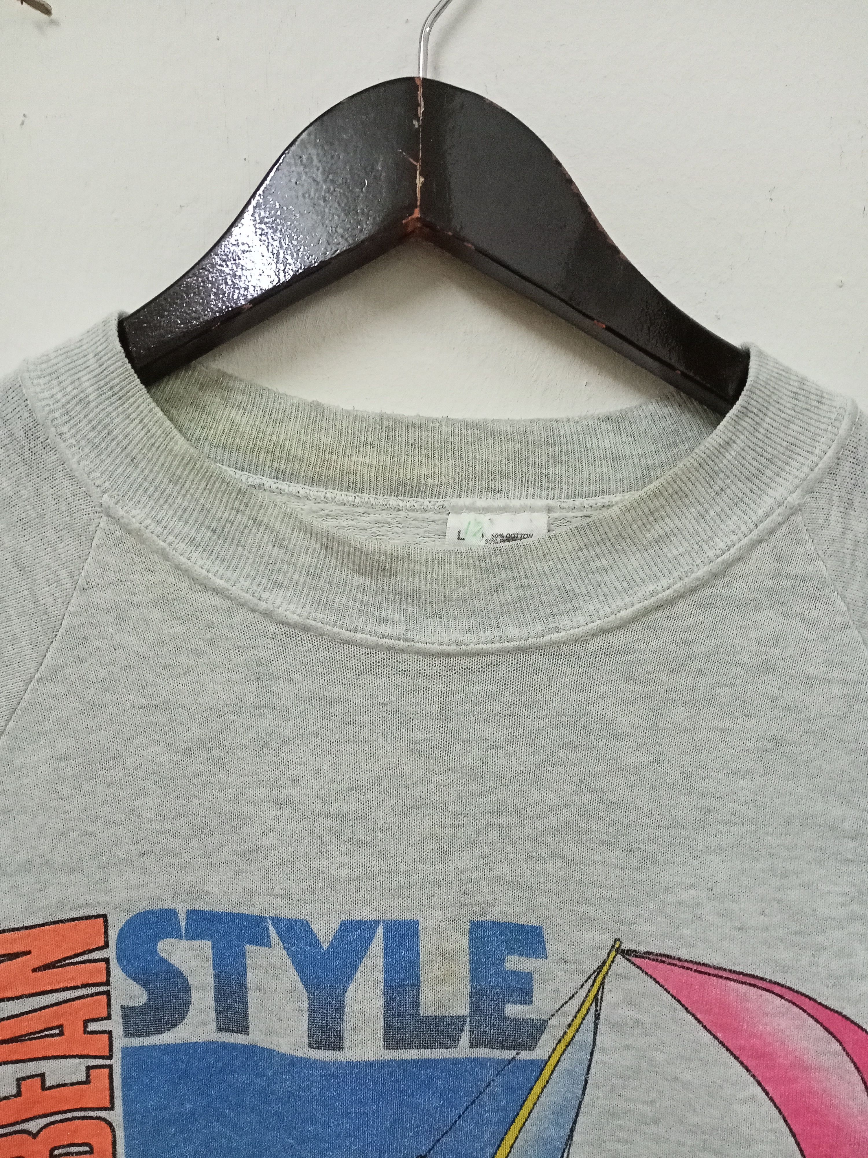 Vintage Vintage 90's Caribbean Style Bahamas Sweatshirt Size US L / EU 52-54 / 3 - 4 Thumbnail