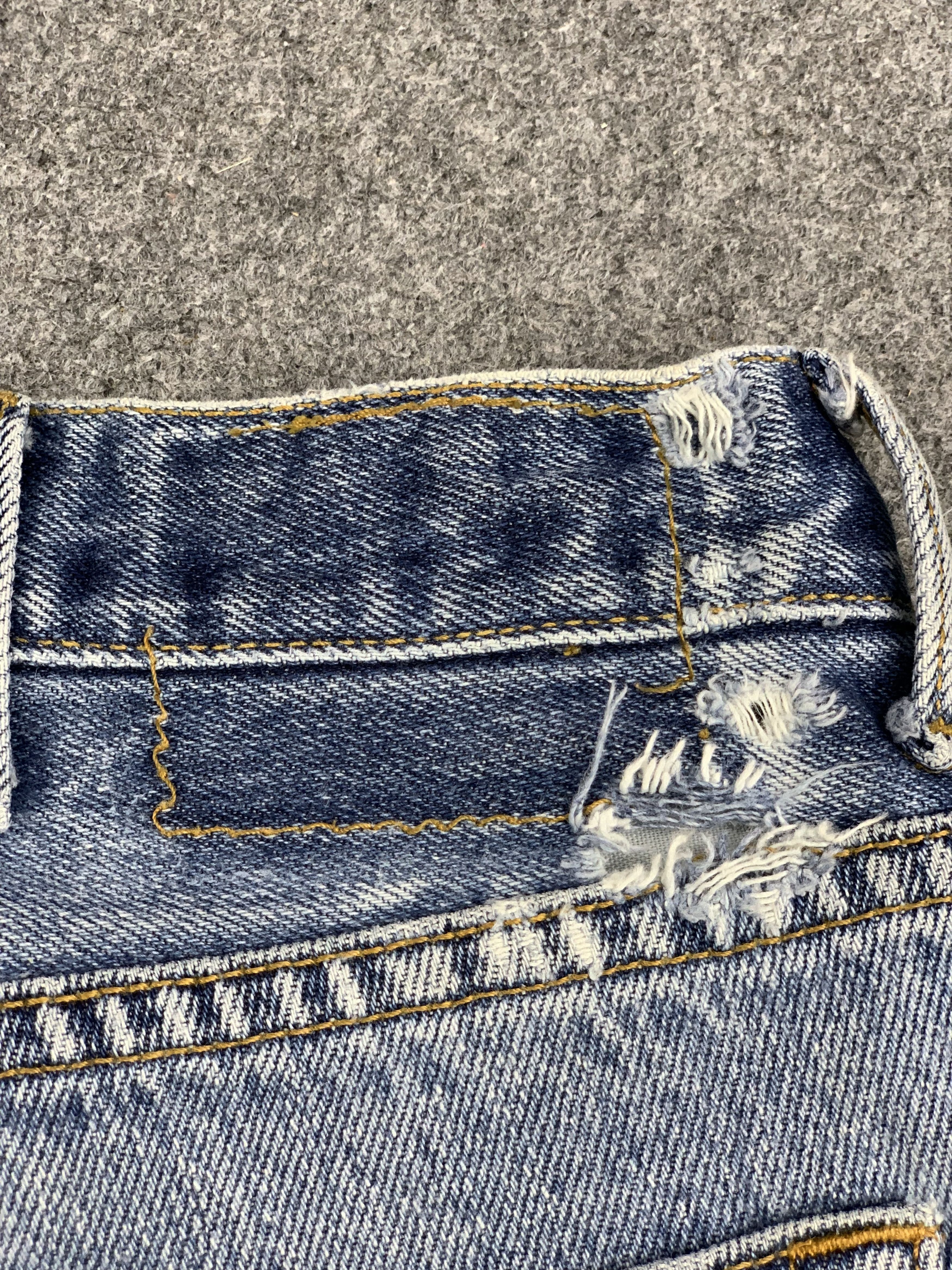Levi's Vintage Levis 560 Light Blue Jeans DP1836 Size US 41 - 9 Thumbnail