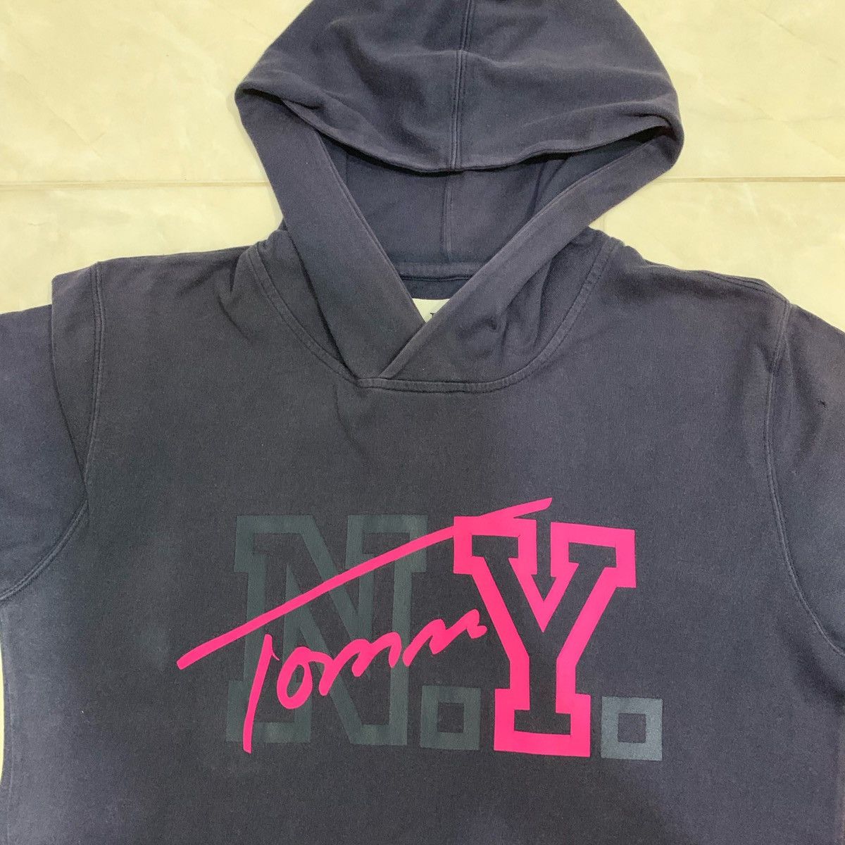 Japanese Brand × Tommy Jeans × Vintage TOMMY Hoodie Size M Fits S Size US S / EU 44-46 / 1 - 10 Thumbnail