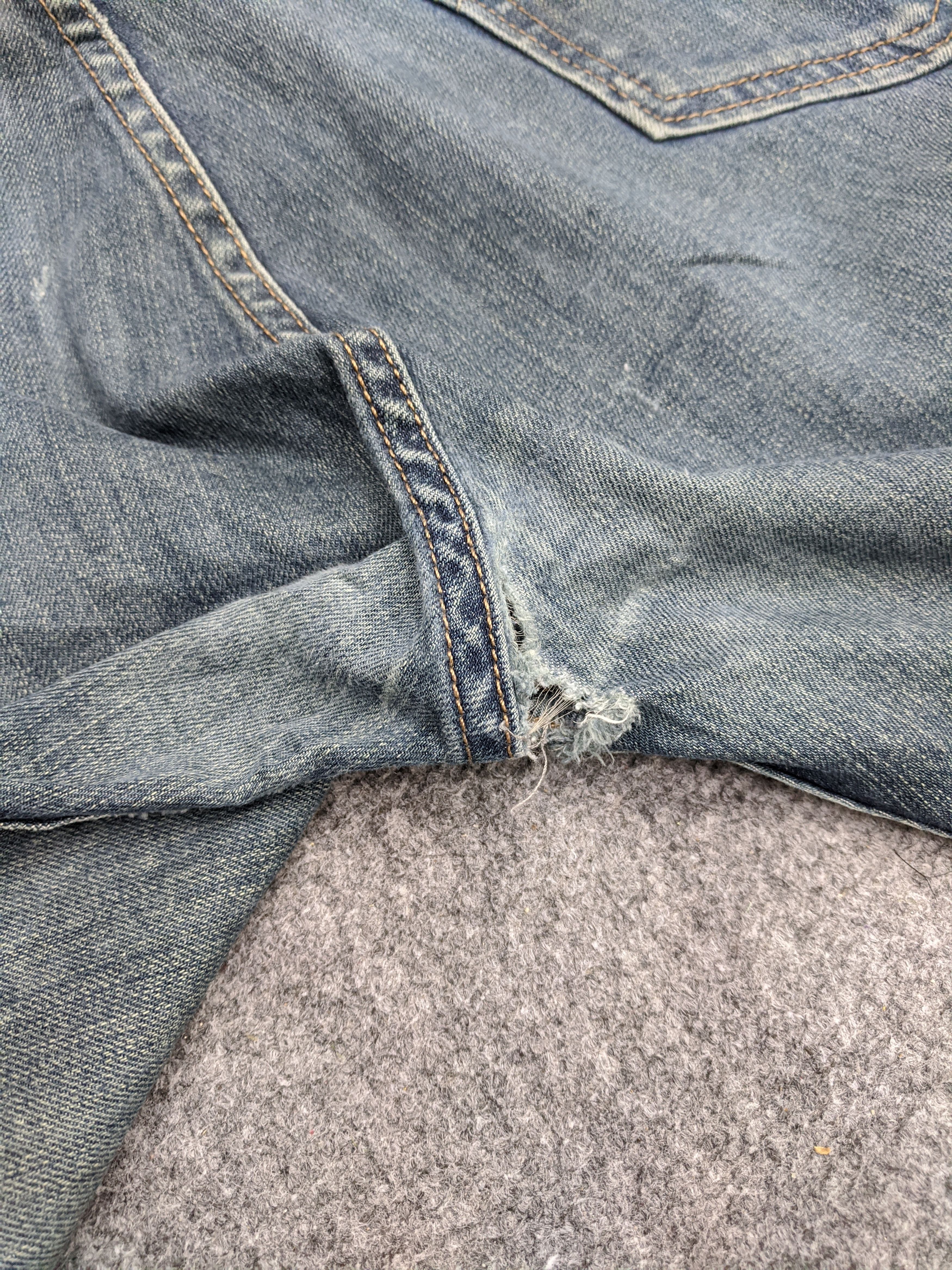 Levi's Vintage Levis 505 Light Wash Jeans DP0841 Size US 35 - 12 Thumbnail
