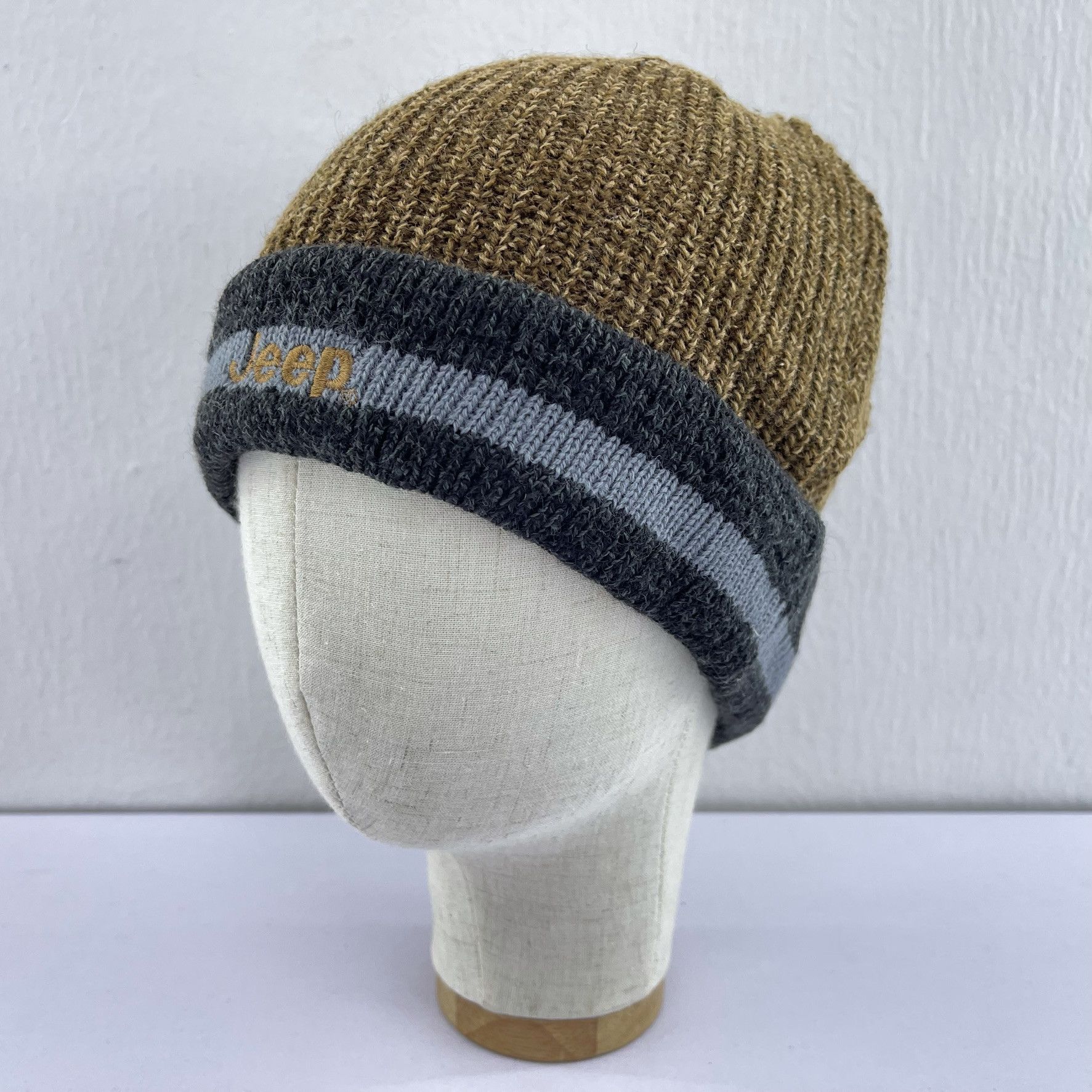 Jeep × Vintage Jeep Small Embroidery Logo Beanie Hats-BH2123 Size ONE SIZE - 1 Thumbnail