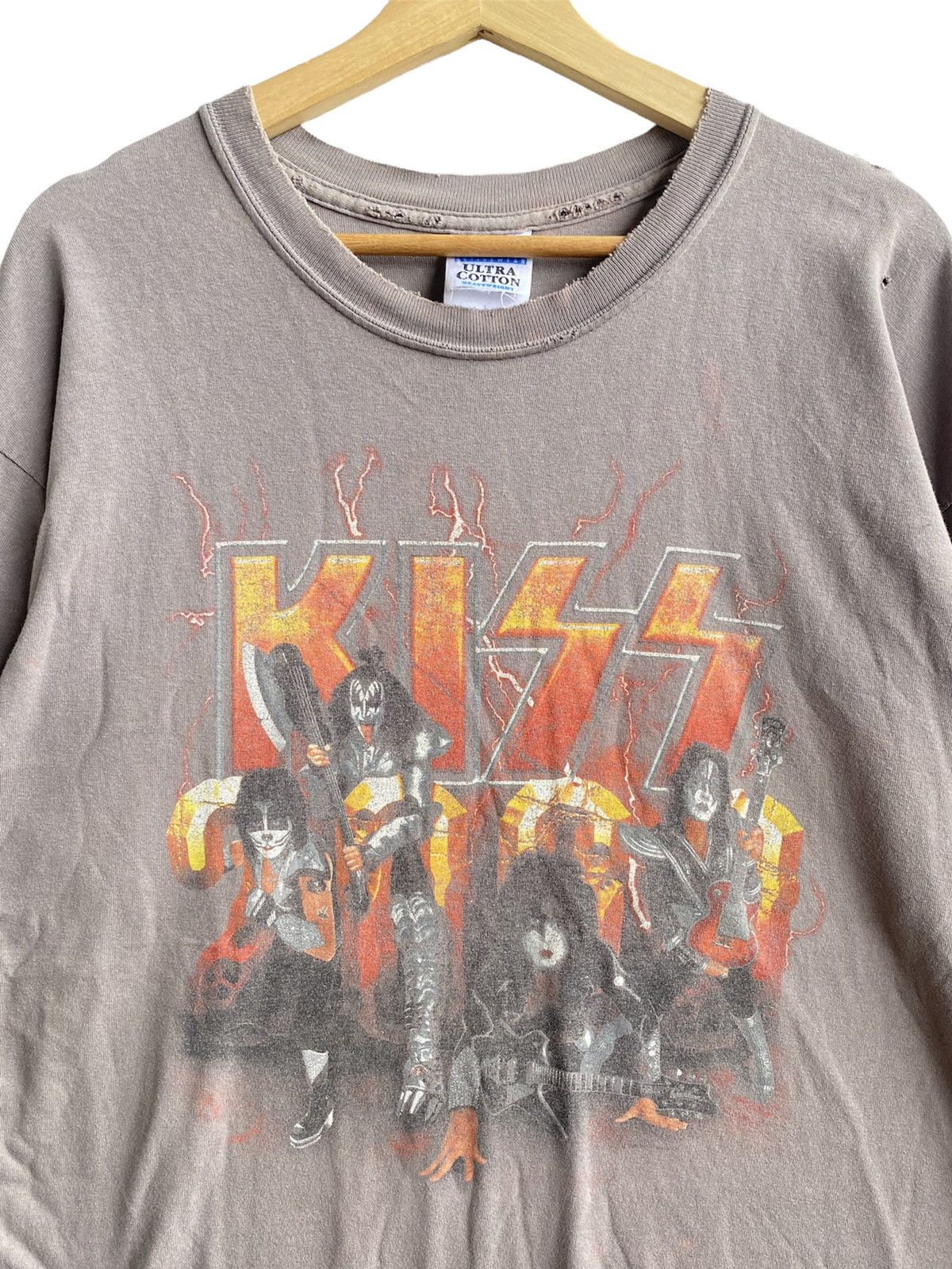 Band Tees × KISS × Vintage Vintage Thrashed KISS band tour tee Size US L / EU 52-54 / 3 - 4 Thumbnail