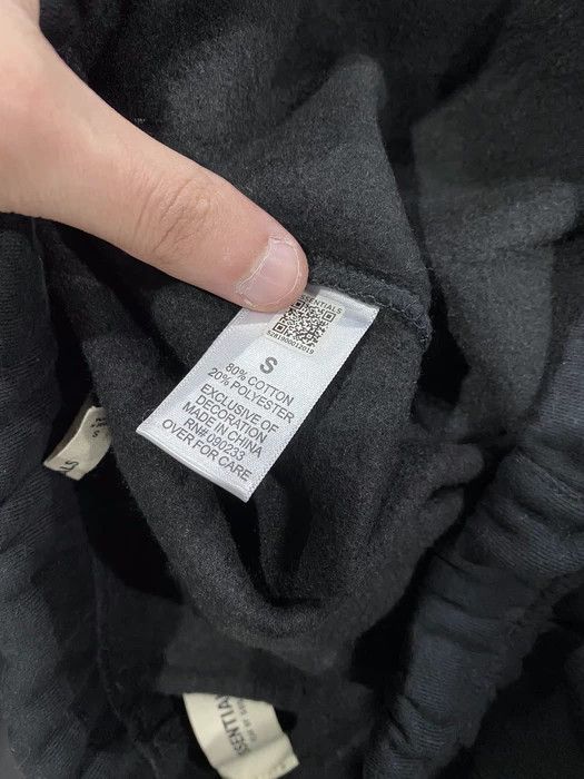 Fear of God Fear of God Essentials Graphic Sweat Shorts Size M Size US 34 / EU 50 - 5 Thumbnail