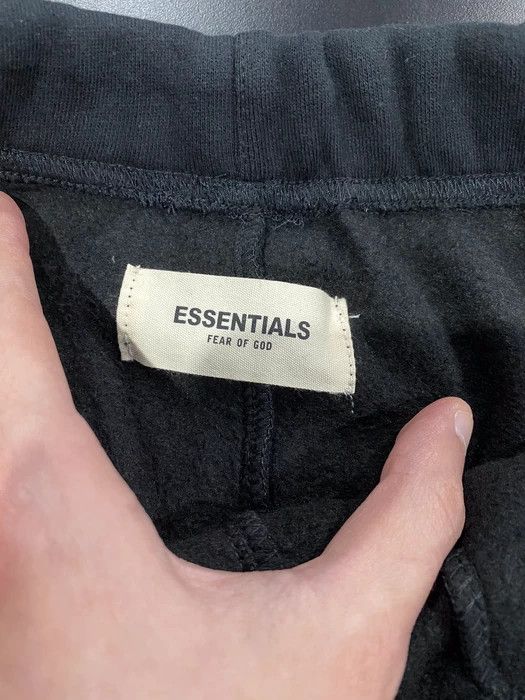 Fear of God Fear of God Essentials Graphic Sweat Shorts Size M Size US 34 / EU 50 - 3 Thumbnail