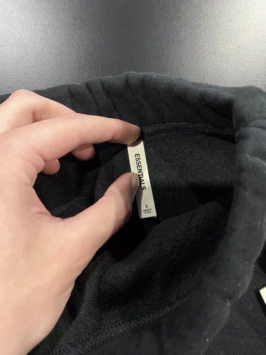 Fear of God Fear of God Essentials Graphic Sweat Shorts Size M Size US 34 / EU 50 - 4 Thumbnail