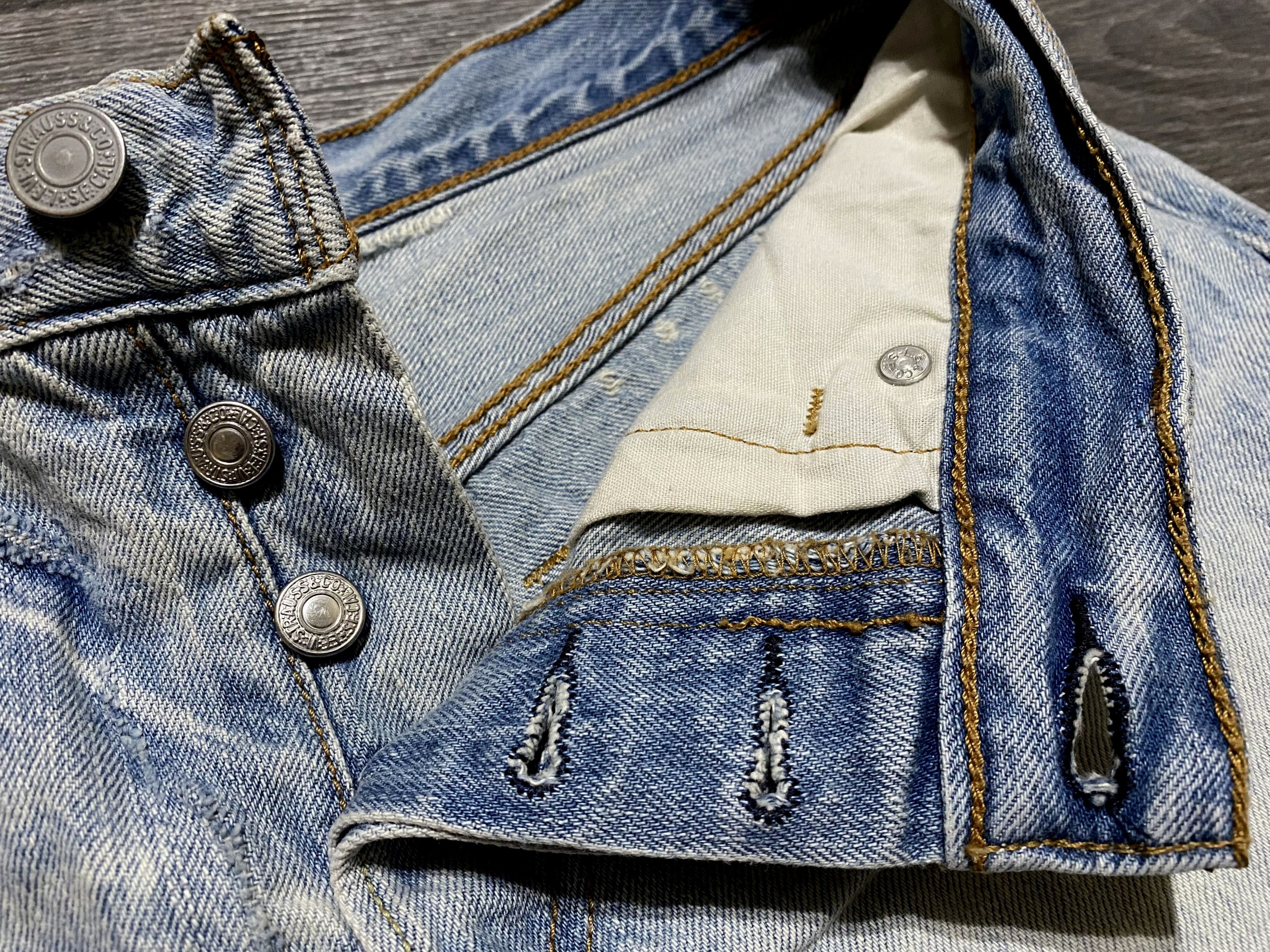 Levi's Vintage Clothing Women's Levis Washed Fringed Torn Distressed Mini Shorts Size 27" / US 4 / IT 40 - 14 Thumbnail