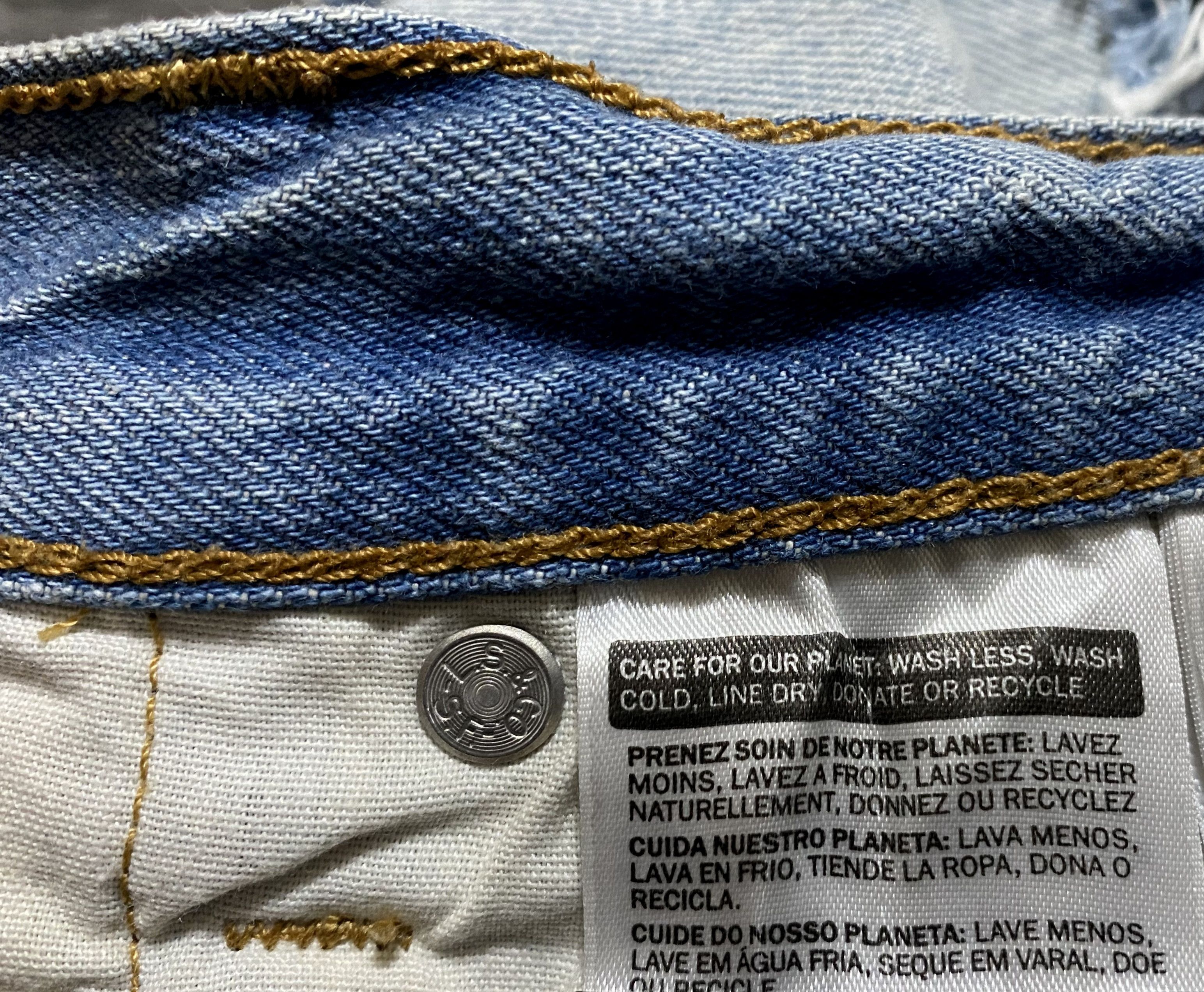 Levi's Vintage Clothing Women's Levis Washed Fringed Torn Distressed Mini Shorts Size 27" / US 4 / IT 40 - 18 Thumbnail