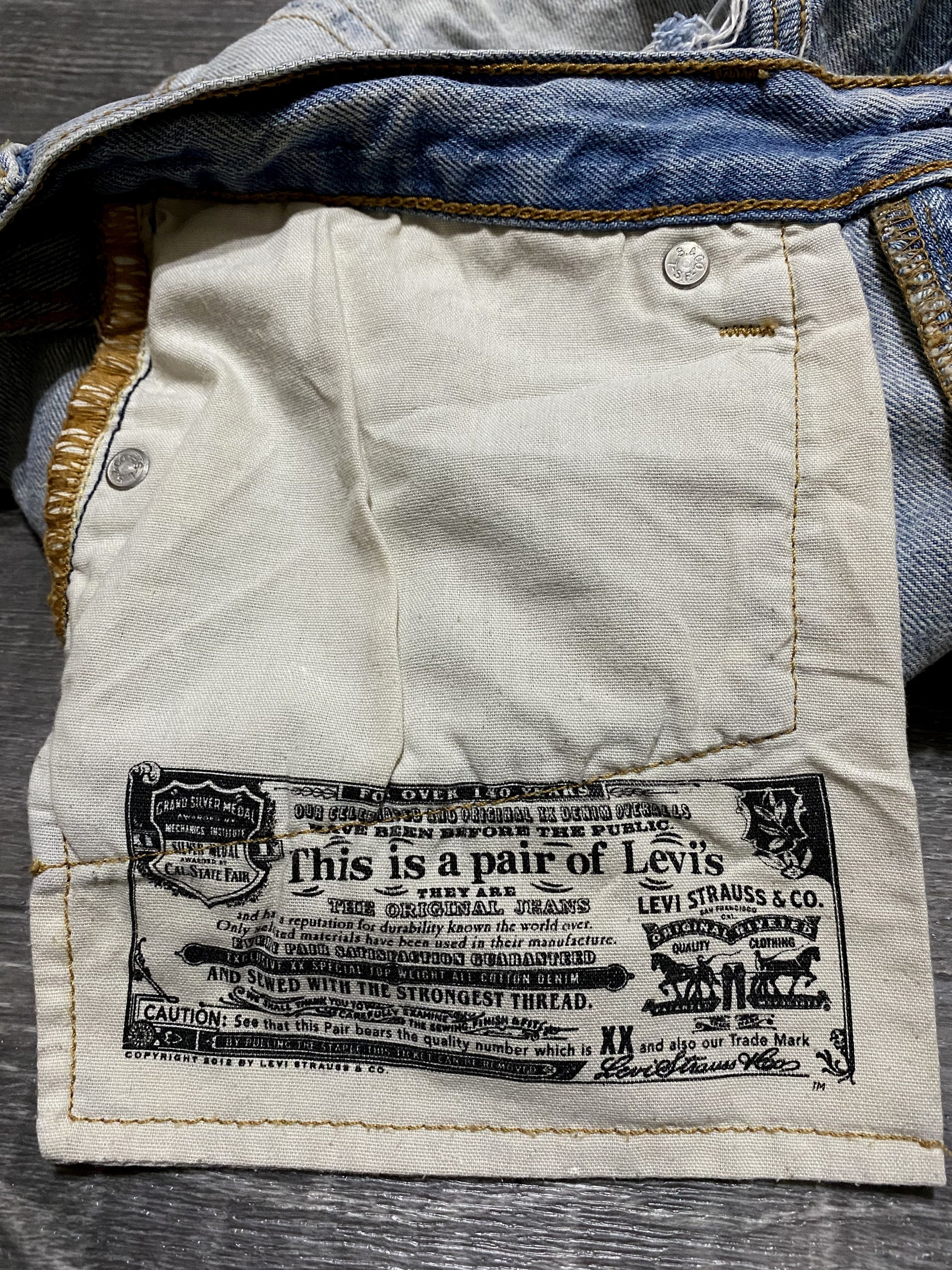 Levi's Vintage Clothing Women's Levis Washed Fringed Torn Distressed Mini Shorts Size 27" / US 4 / IT 40 - 15 Thumbnail