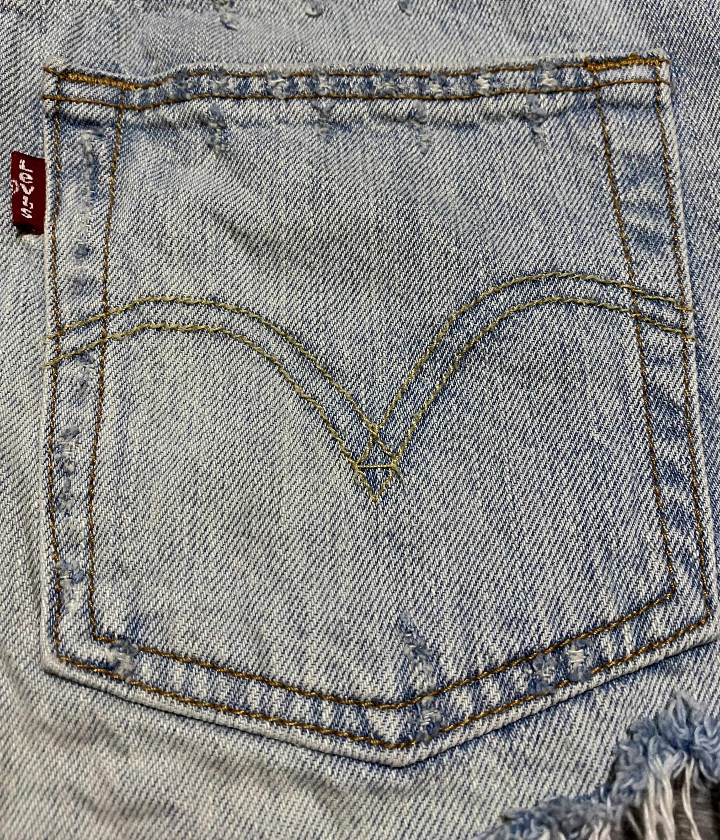Levi's Vintage Clothing Women's Levis Washed Fringed Torn Distressed Mini Shorts Size 27" / US 4 / IT 40 - 7 Thumbnail