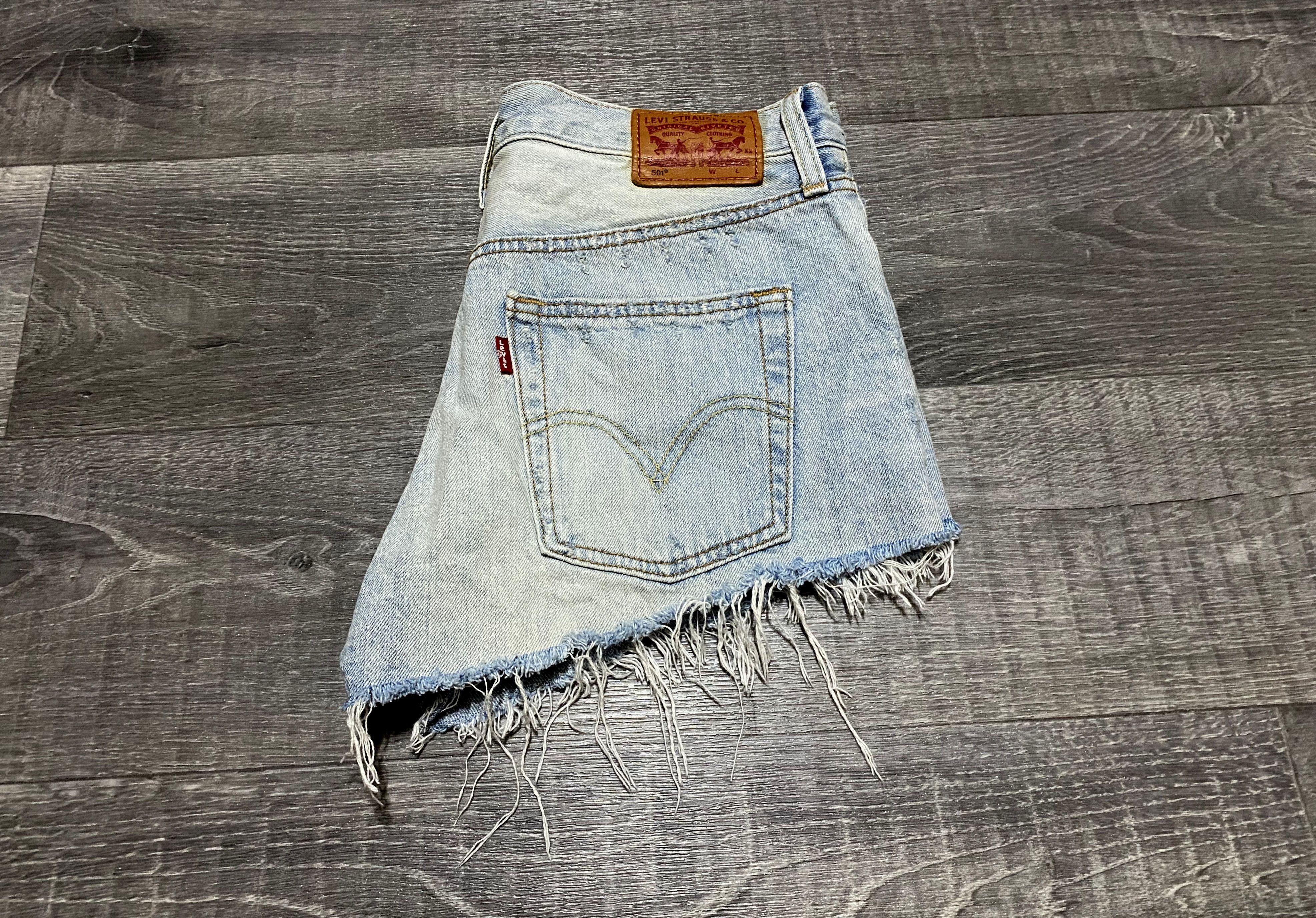 Levi's Vintage Clothing Women's Levis Washed Fringed Torn Distressed Mini Shorts Size 27" / US 4 / IT 40 - 3 Thumbnail