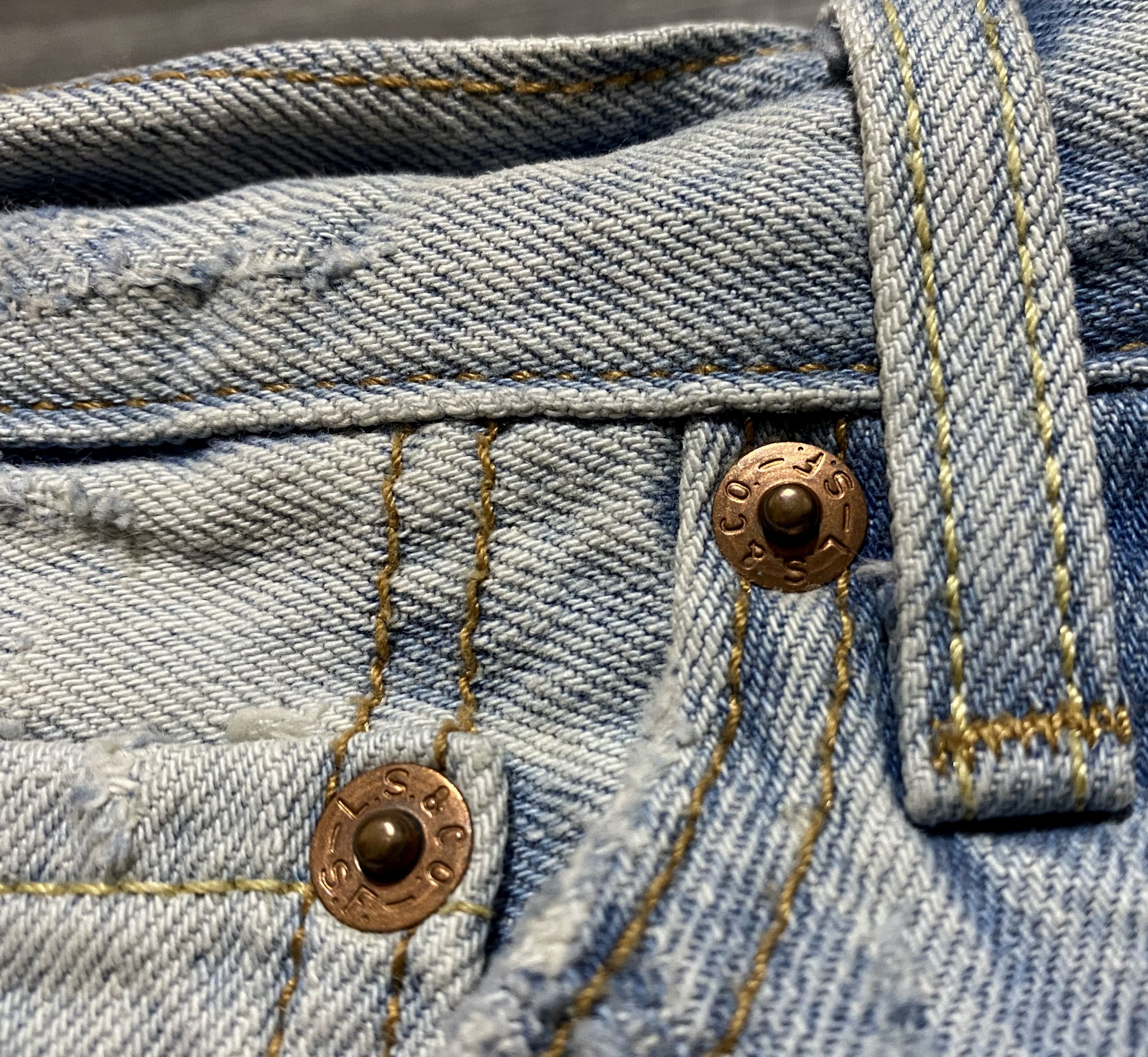 Levi's Vintage Clothing Women's Levis Washed Fringed Torn Distressed Mini Shorts Size 27" / US 4 / IT 40 - 12 Thumbnail