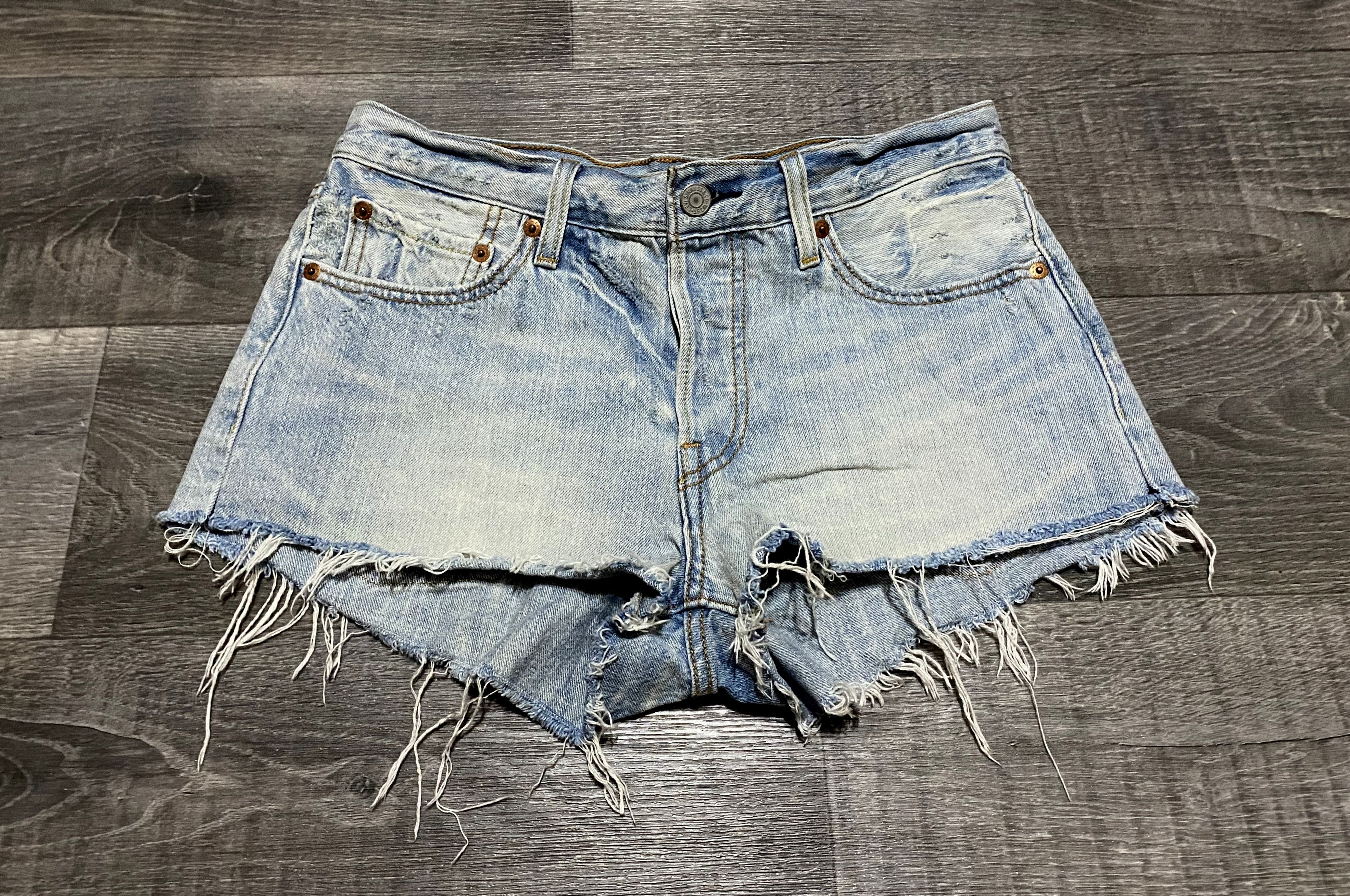 Levi's Vintage Clothing Women's Levis Washed Fringed Torn Distressed Mini Shorts Size 27" / US 4 / IT 40 - 4 Thumbnail