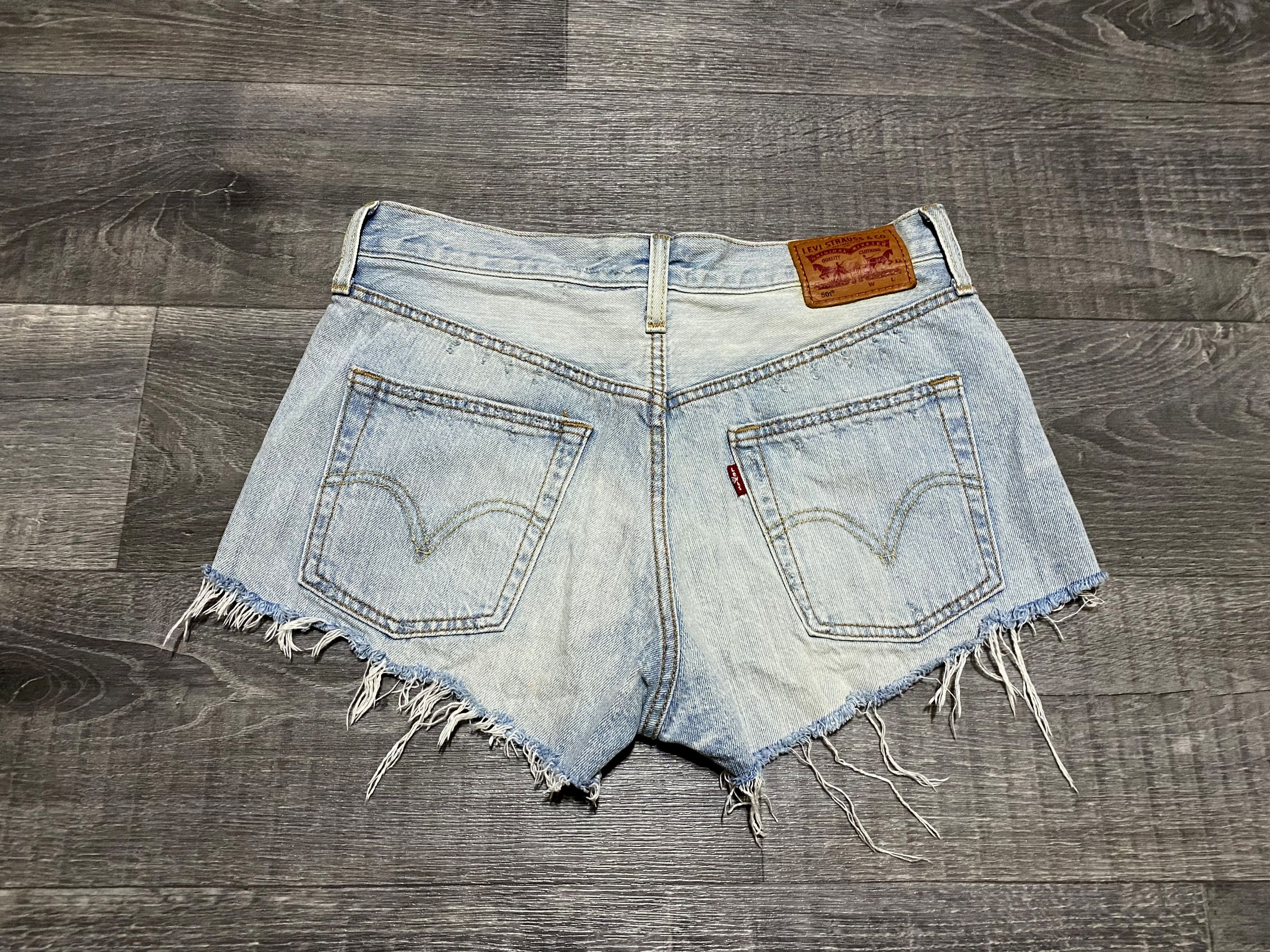 Levi's Vintage Clothing Women's Levis Washed Fringed Torn Distressed Mini Shorts Size 27" / US 4 / IT 40 - 2 Thumbnail