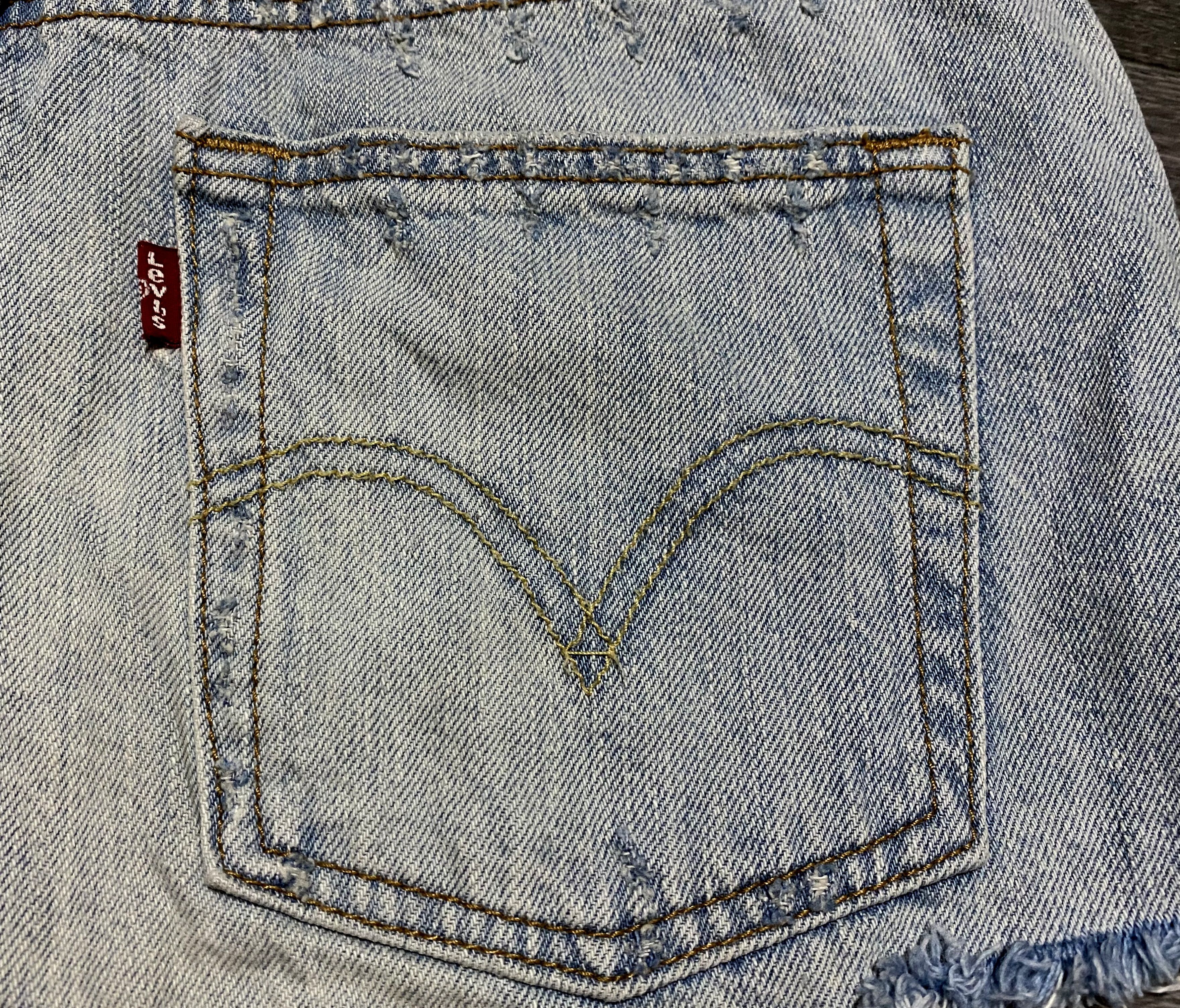 Levi's Vintage Clothing Women's Levis Washed Fringed Torn Distressed Mini Shorts Size 27" / US 4 / IT 40 - 6 Thumbnail