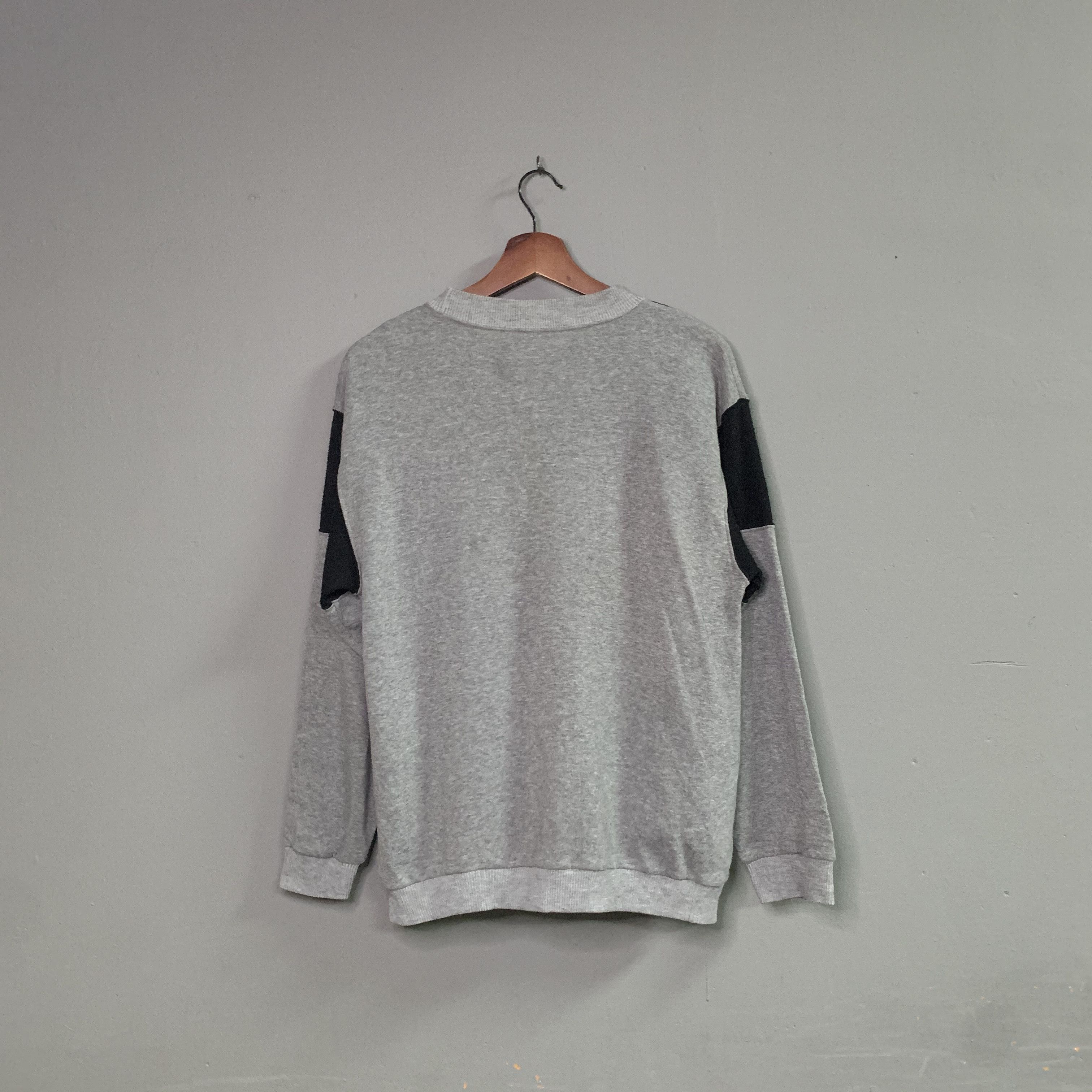 Japanese Brand Vintage Valentine Italy Two Tone Single Pocket Sweatshirt Size US S / EU 44-46 / 1 - 7 Thumbnail