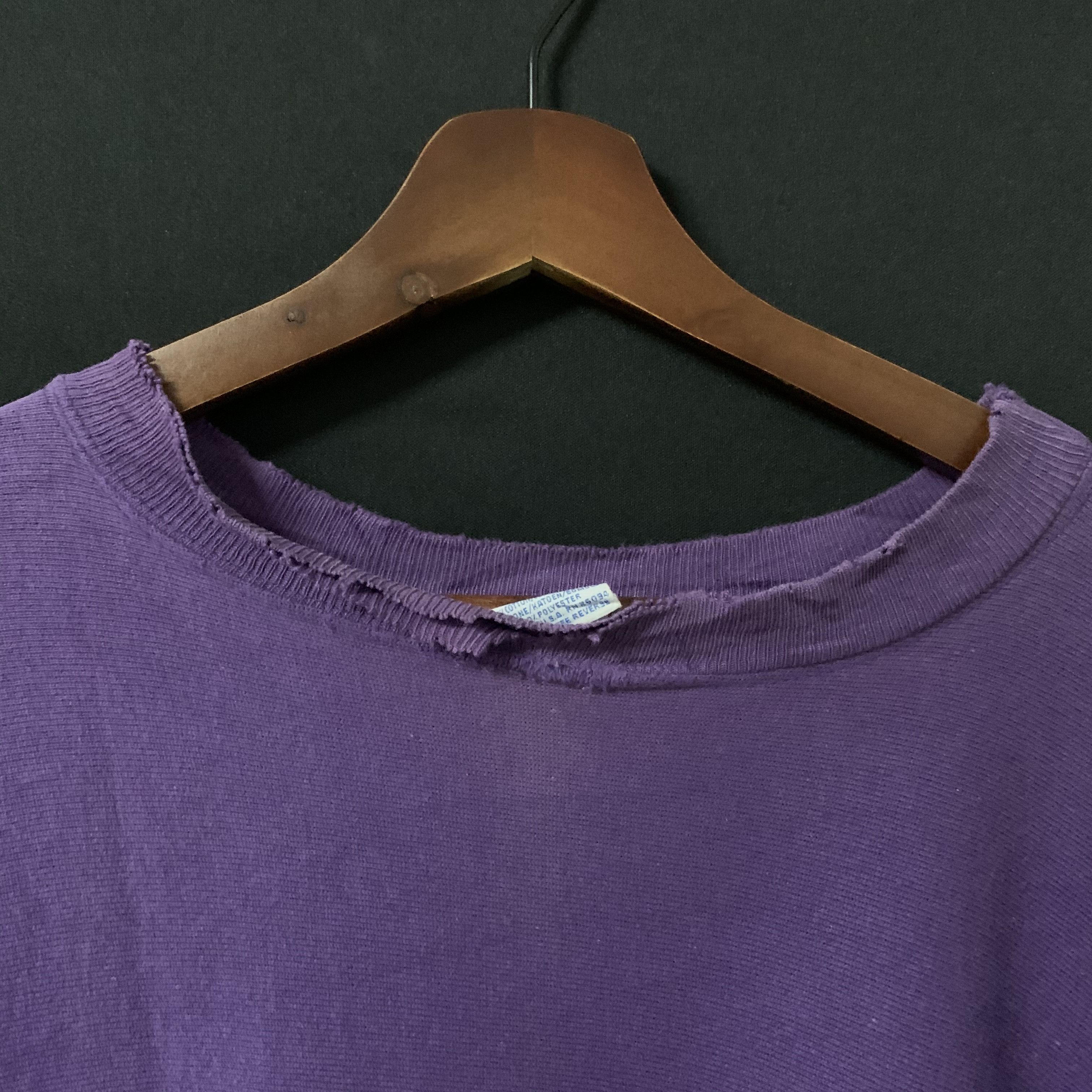 Champion Vintage Champion Small Logo Distressed Crewneck Sweater Size US L / EU 52-54 / 3 - 7 Thumbnail