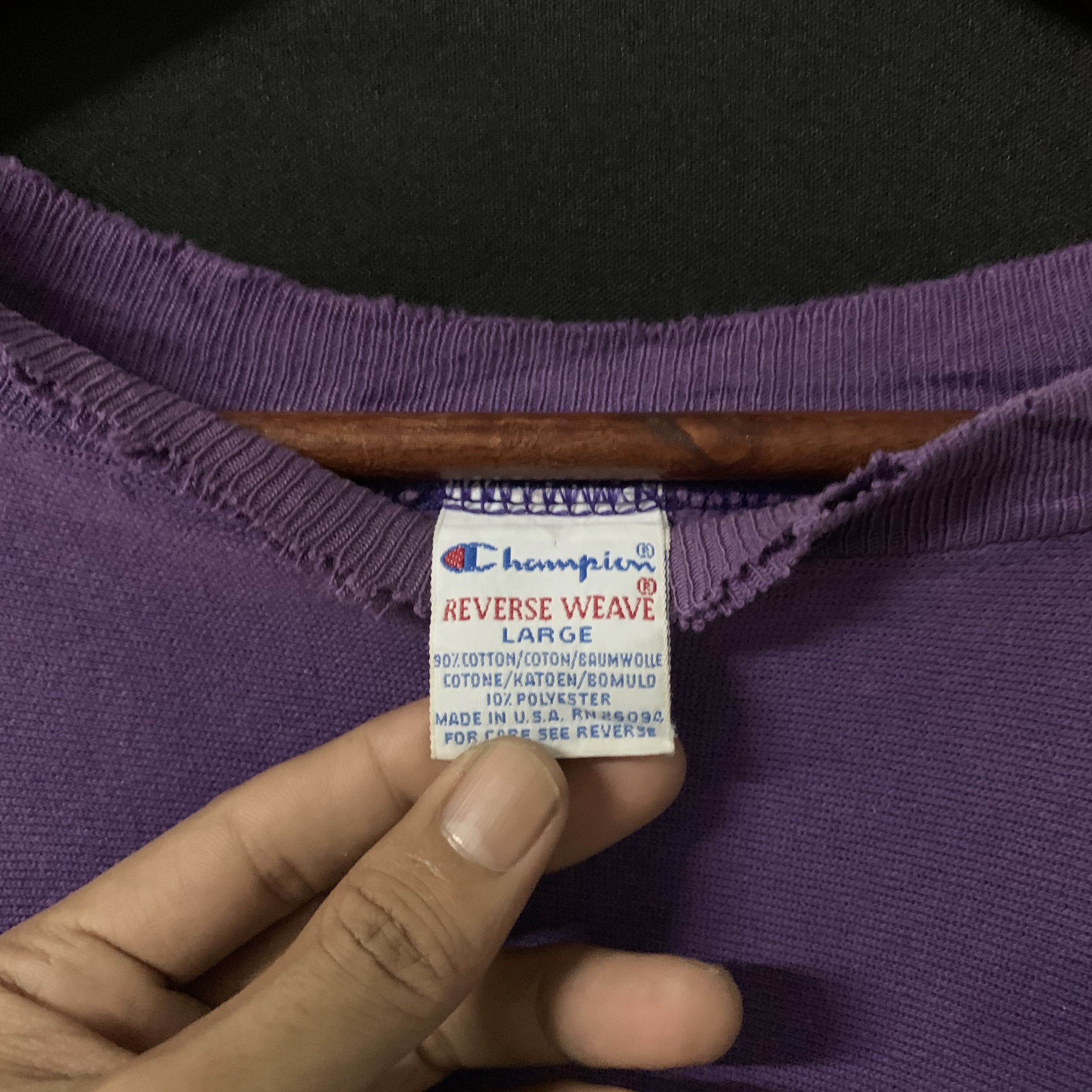 Champion Vintage Champion Small Logo Distressed Crewneck Sweater Size US L / EU 52-54 / 3 - 10 Thumbnail