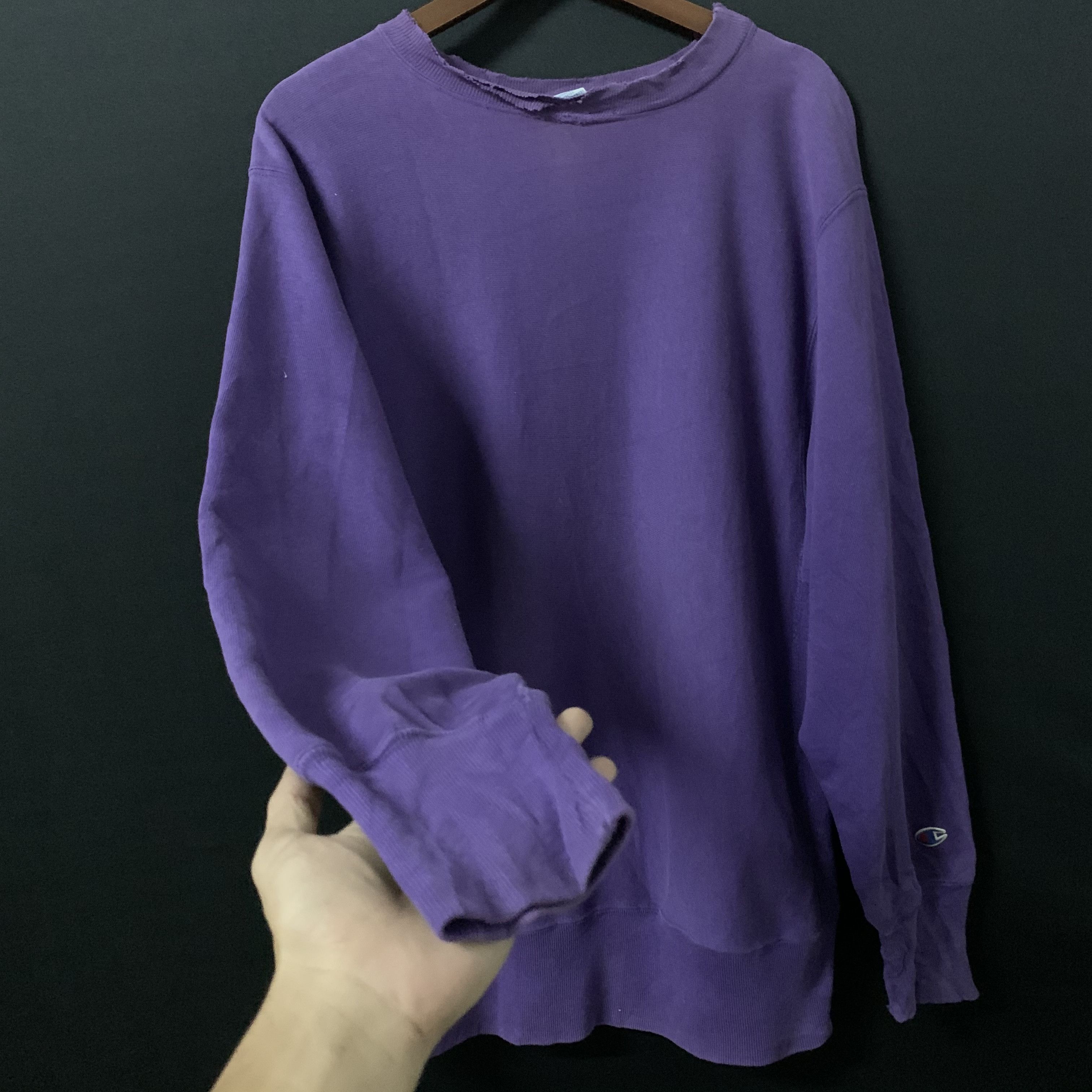 Champion Vintage Champion Small Logo Distressed Crewneck Sweater Size US L / EU 52-54 / 3 - 4 Thumbnail