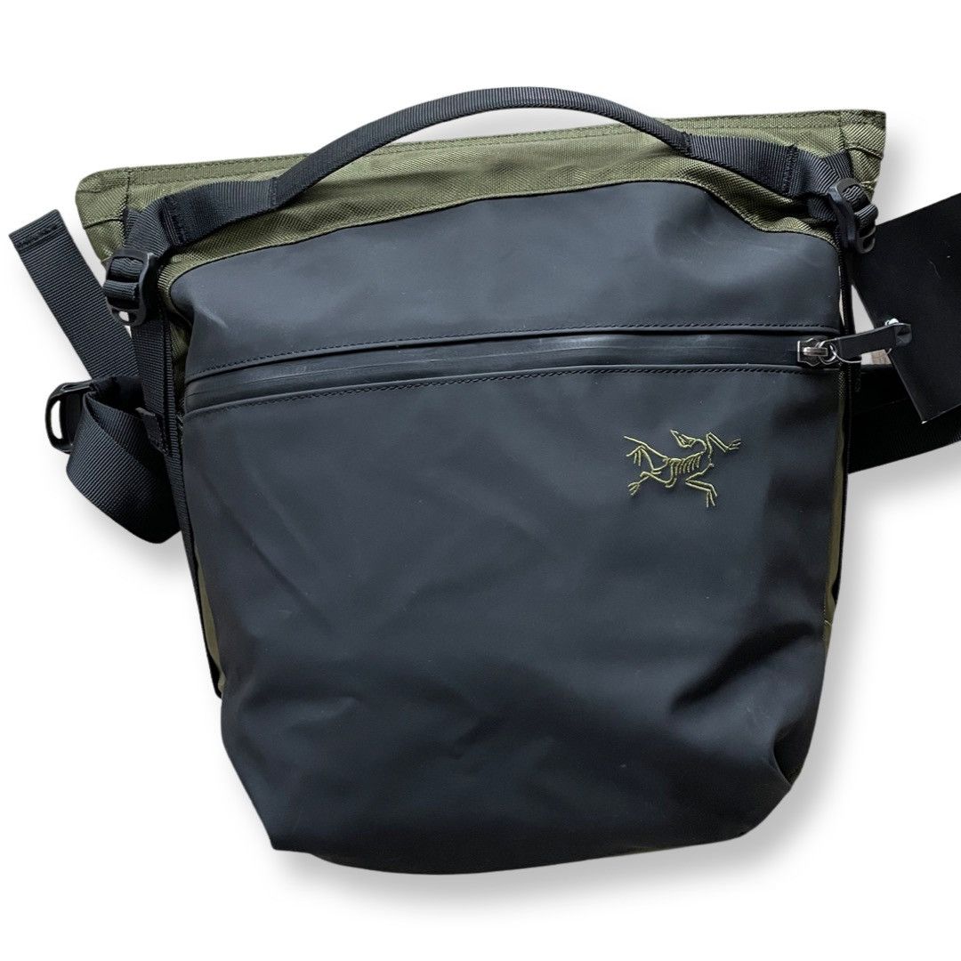 Pre-owned Arro 8 Shoulder Bag In Green