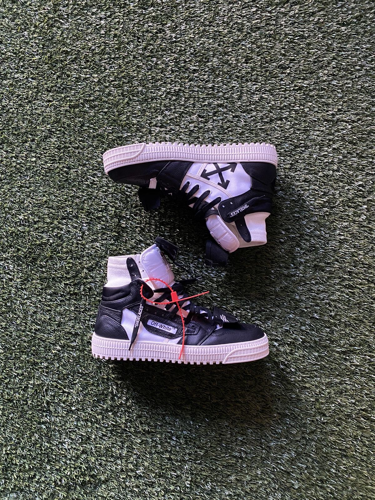 OFF-WHITE | LOW 3.0 OFF COURT SNEAKERS スニーカー 白-黑 OFF-WHITE Low Top 3.0 Off Court Sneaker in White & Black