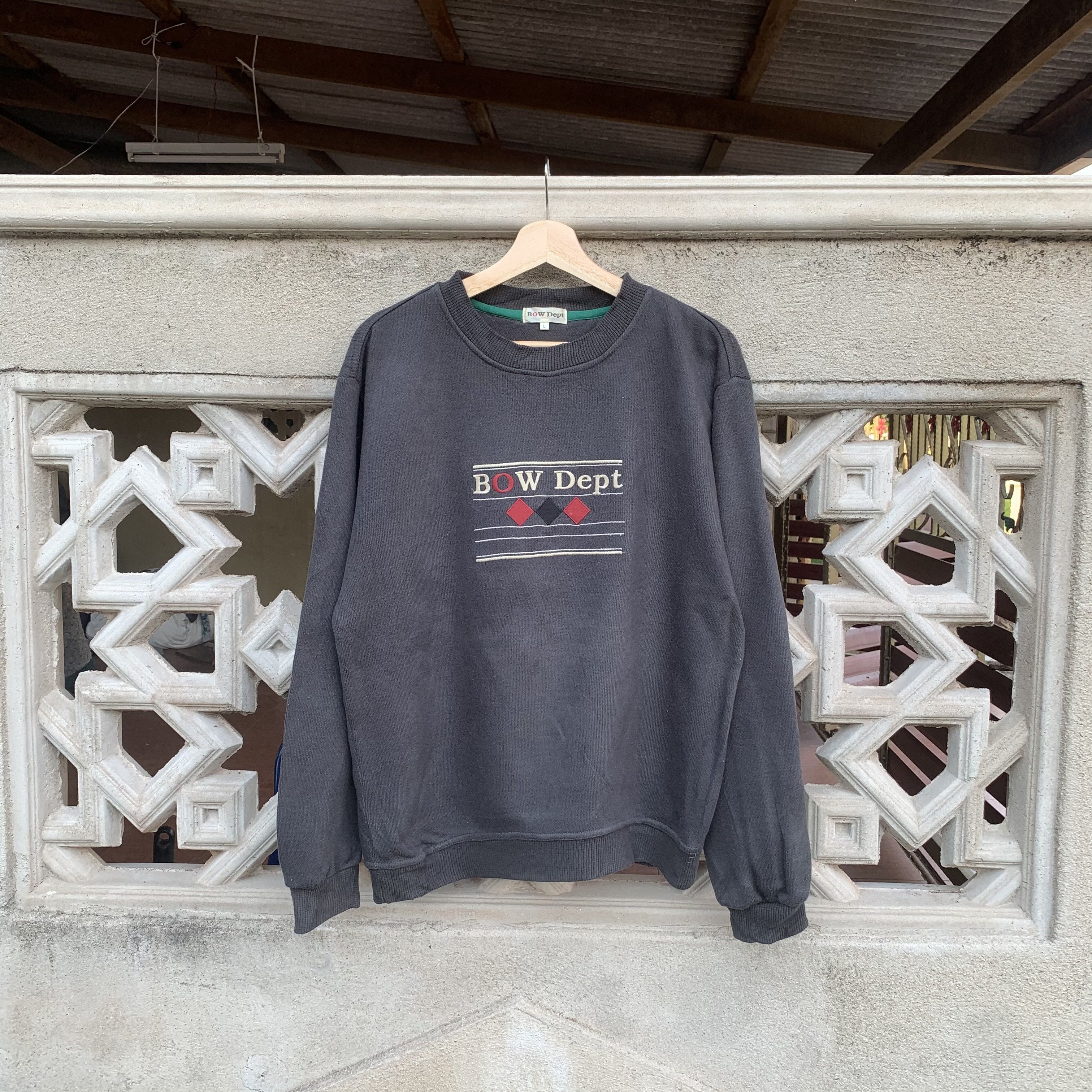 Japanese Brand Vintage Bow Spell Out Crewneck Pullover Sweatshirts Size US L / EU 52-54 / 3 - 1 Thumbnail