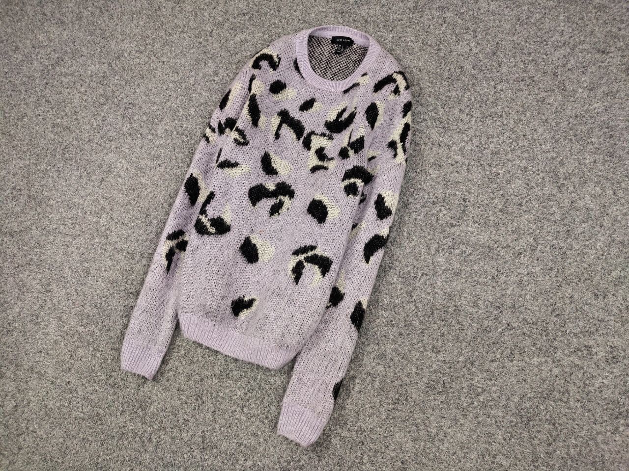 Japanese Brand Vintage 90s Japanese Sweaters Knitwear crew chak leopard Size US S / EU 44-46 / 1 - 3 Thumbnail