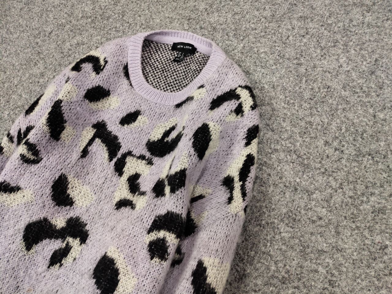 Japanese Brand Vintage 90s Japanese Sweaters Knitwear crew chak leopard Size US S / EU 44-46 / 1 - 4 Thumbnail