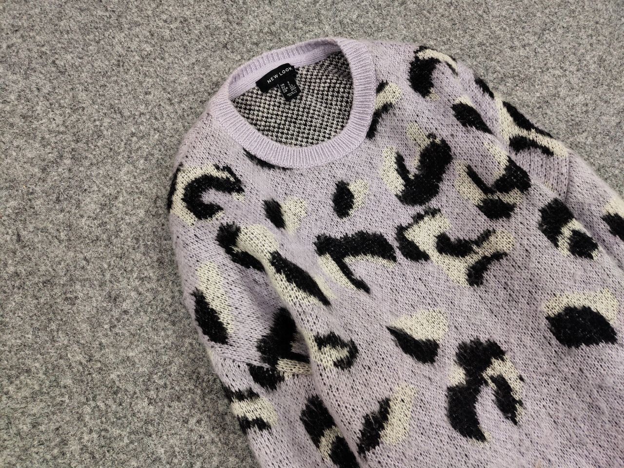 Japanese Brand Vintage 90s Japanese Sweaters Knitwear crew chak leopard Size US S / EU 44-46 / 1 - 7 Thumbnail