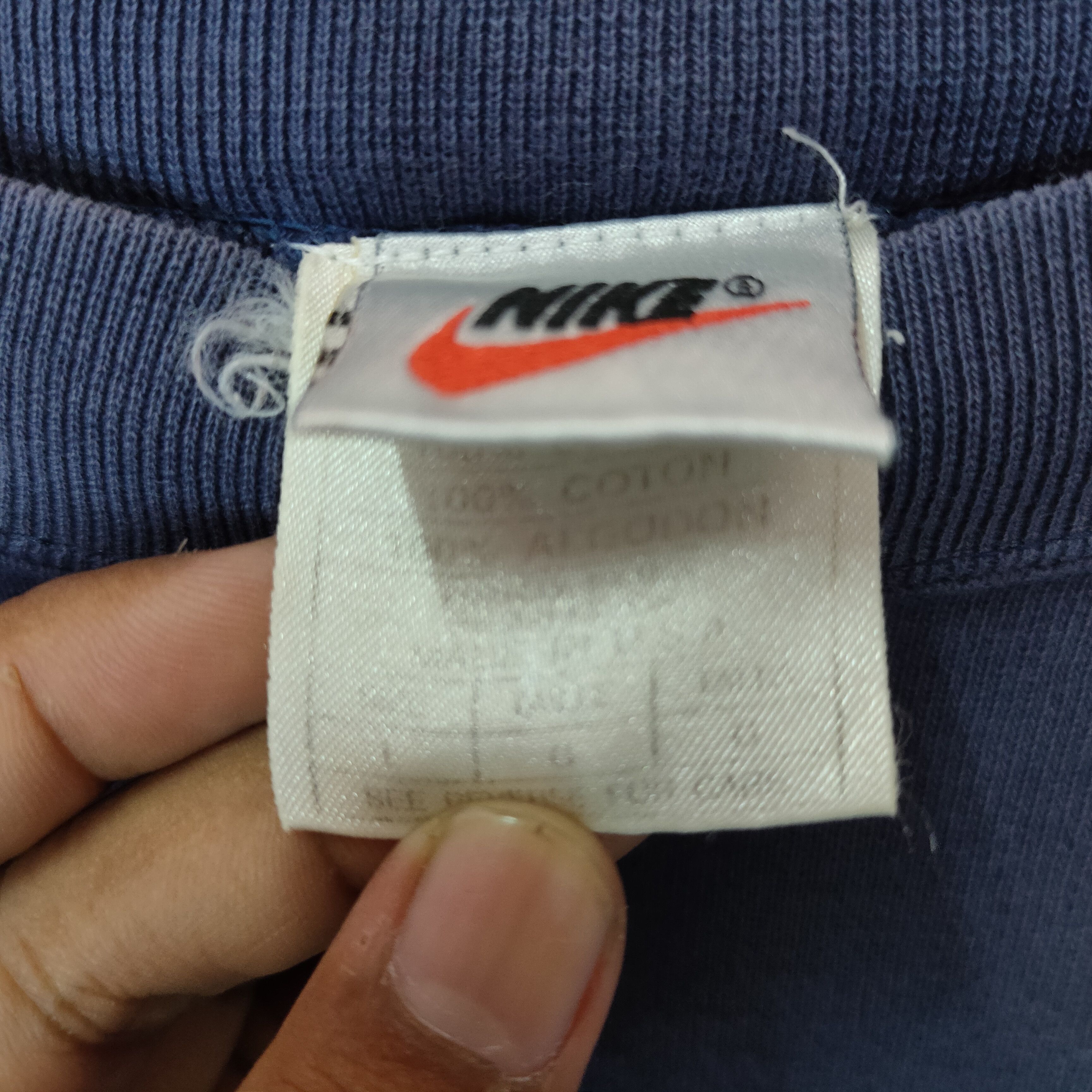 Nike Vintage NIKE 90s CENTER SWOOSH Oval Large Size Sweatshirt Size US L / EU 52-54 / 3 - 6 Thumbnail