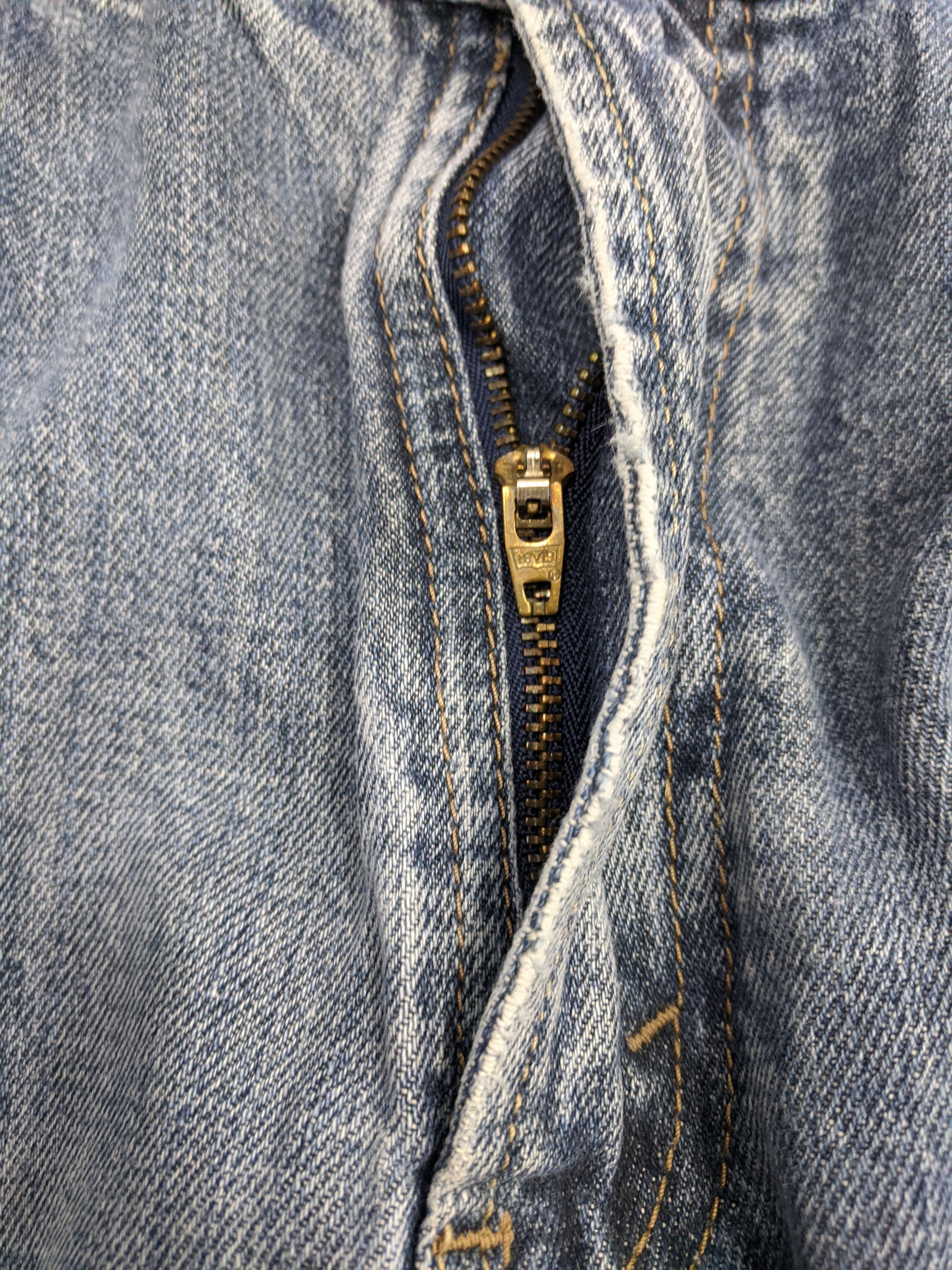 Levi's Vintage Levis 505 Light Wash Jeans DP0747 Size US 35 - 13 Thumbnail