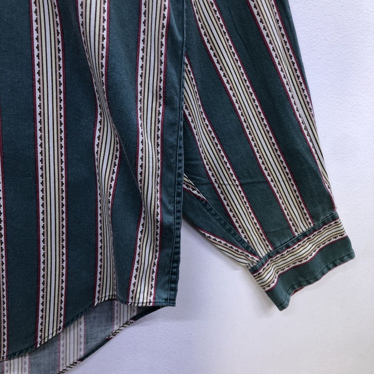 Tommy Hilfiger Vintage Tommy Hilfiger Pattern Design Button Shirt Size US XL / EU 56 / 4 - 7 Thumbnail