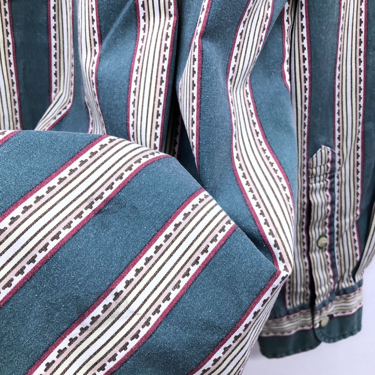 Tommy Hilfiger Vintage Tommy Hilfiger Pattern Design Button Shirt Size US XL / EU 56 / 4 - 10 Thumbnail