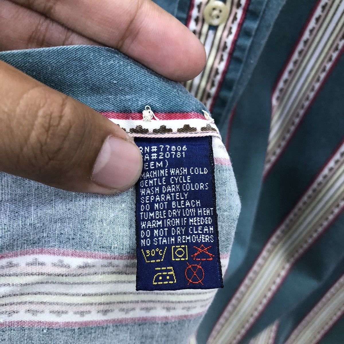 Tommy Hilfiger Vintage Tommy Hilfiger Pattern Design Button Shirt Size US XL / EU 56 / 4 - 12 Thumbnail