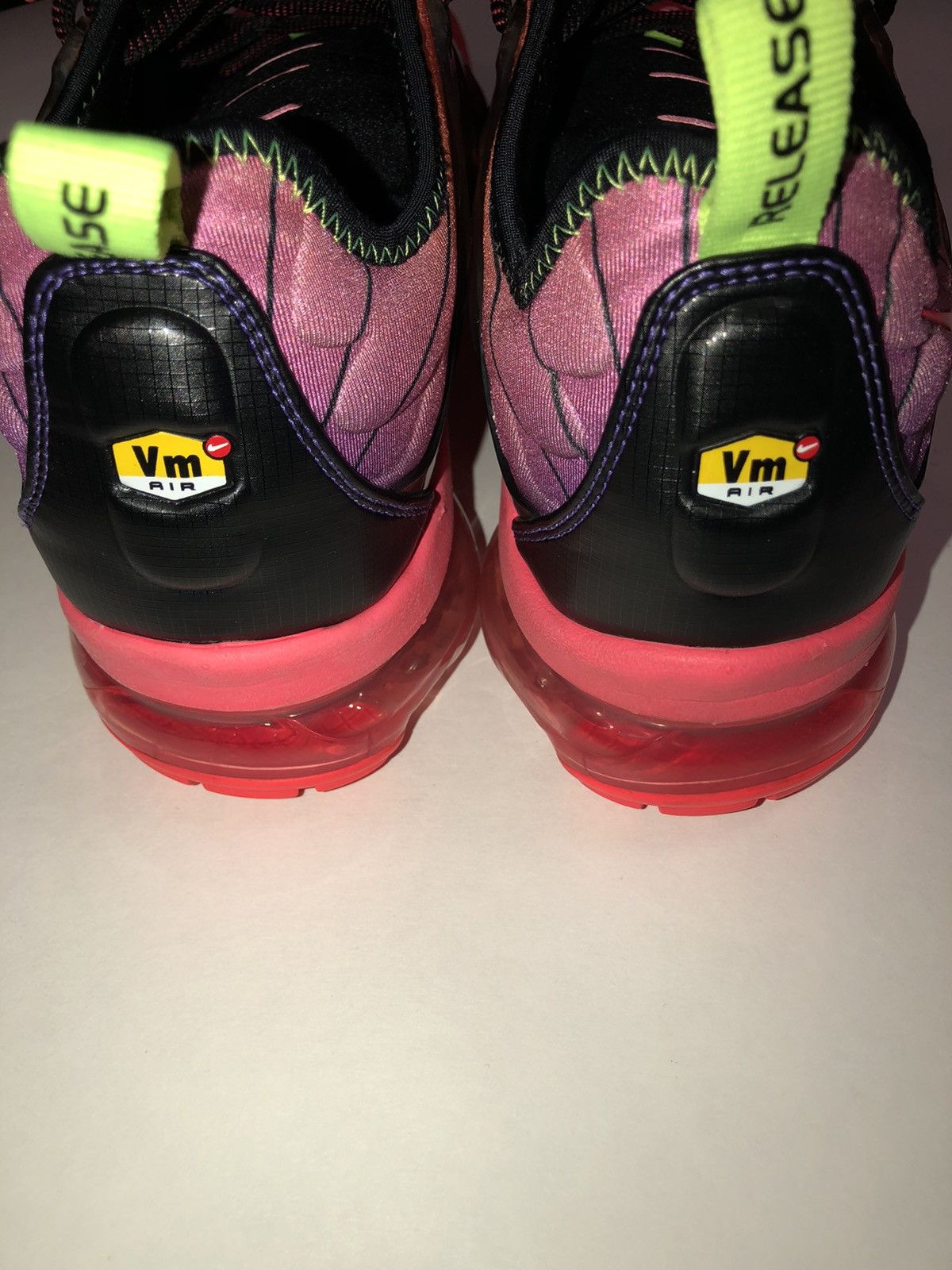 Nike NIKE AIR VaporMax Plus Laser Black Pink Flight Pack Sneakers Size US 8.5 / EU 41-42 - 2 Thumbnail